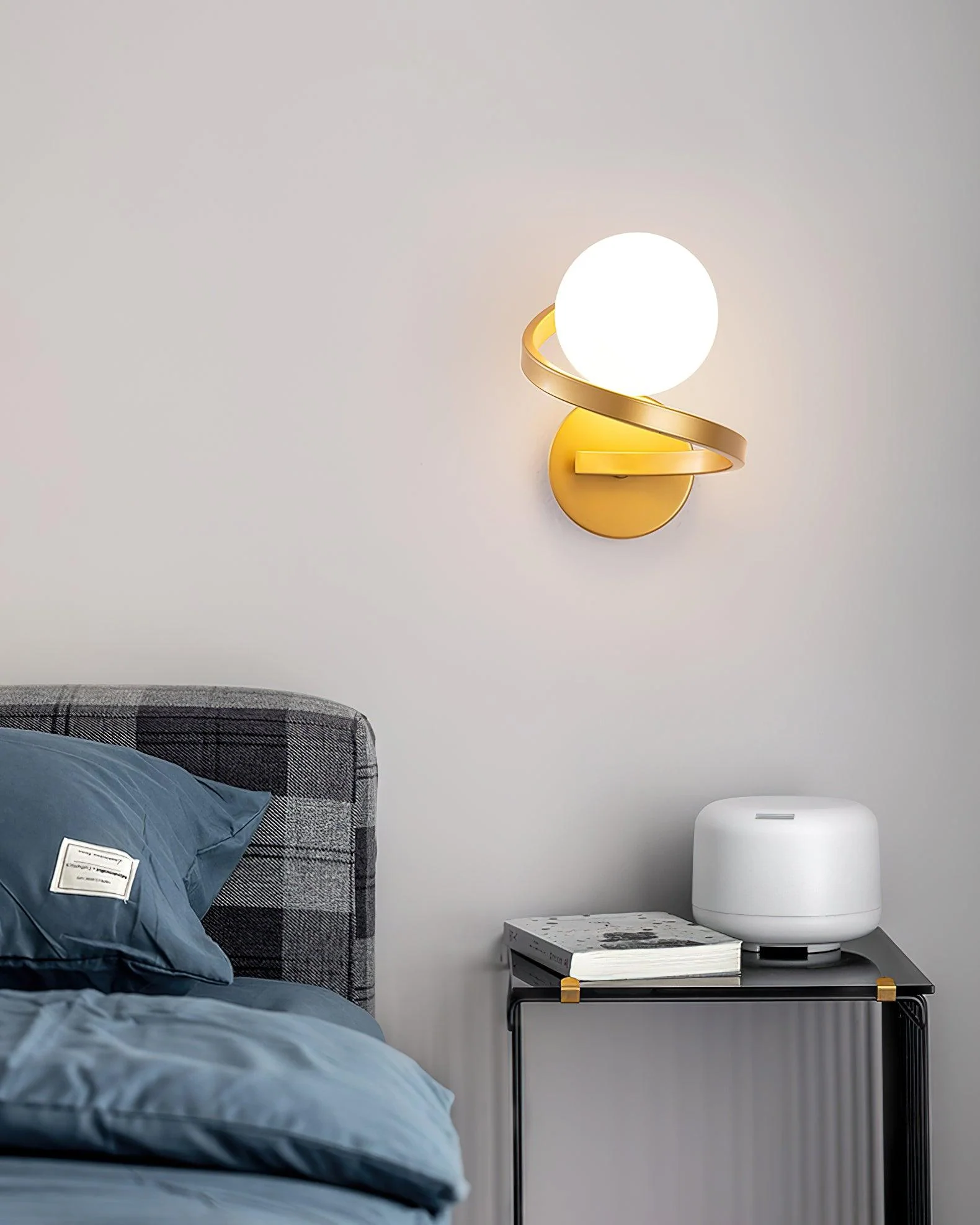 Abner Curved Modern Minimalist Brass Glass Wall Lamp - Image 5