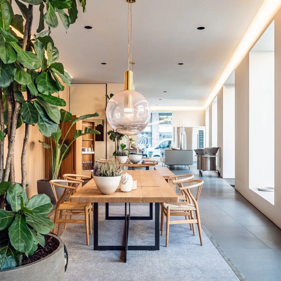 Aeris Minimalist Glass Pendant Lamp - Image 14