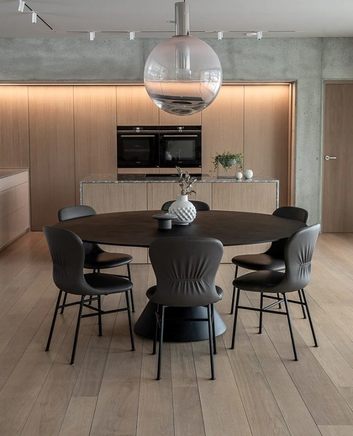 Aeris Minimalist Glass Pendant Lamp - Image 20