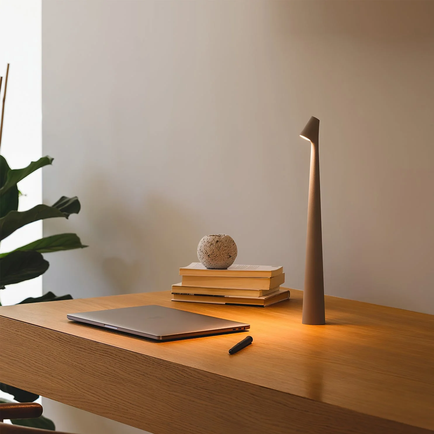 Africa Modern Table Lamp - Image 8