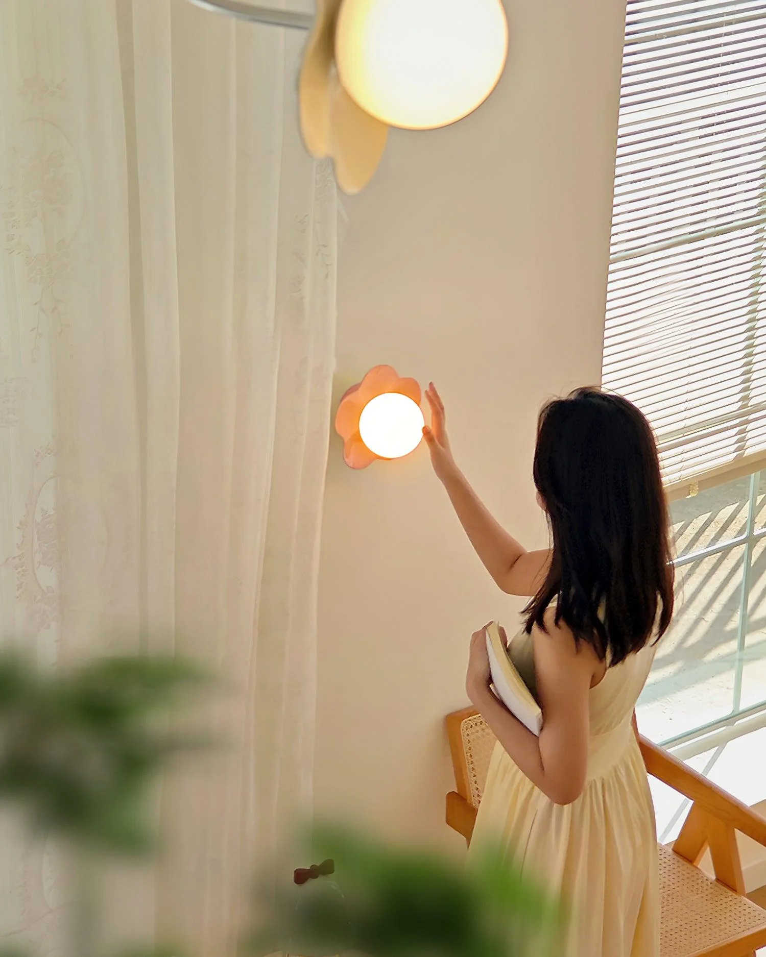 Arcore Resin Playful Wall Lamp - Image 10