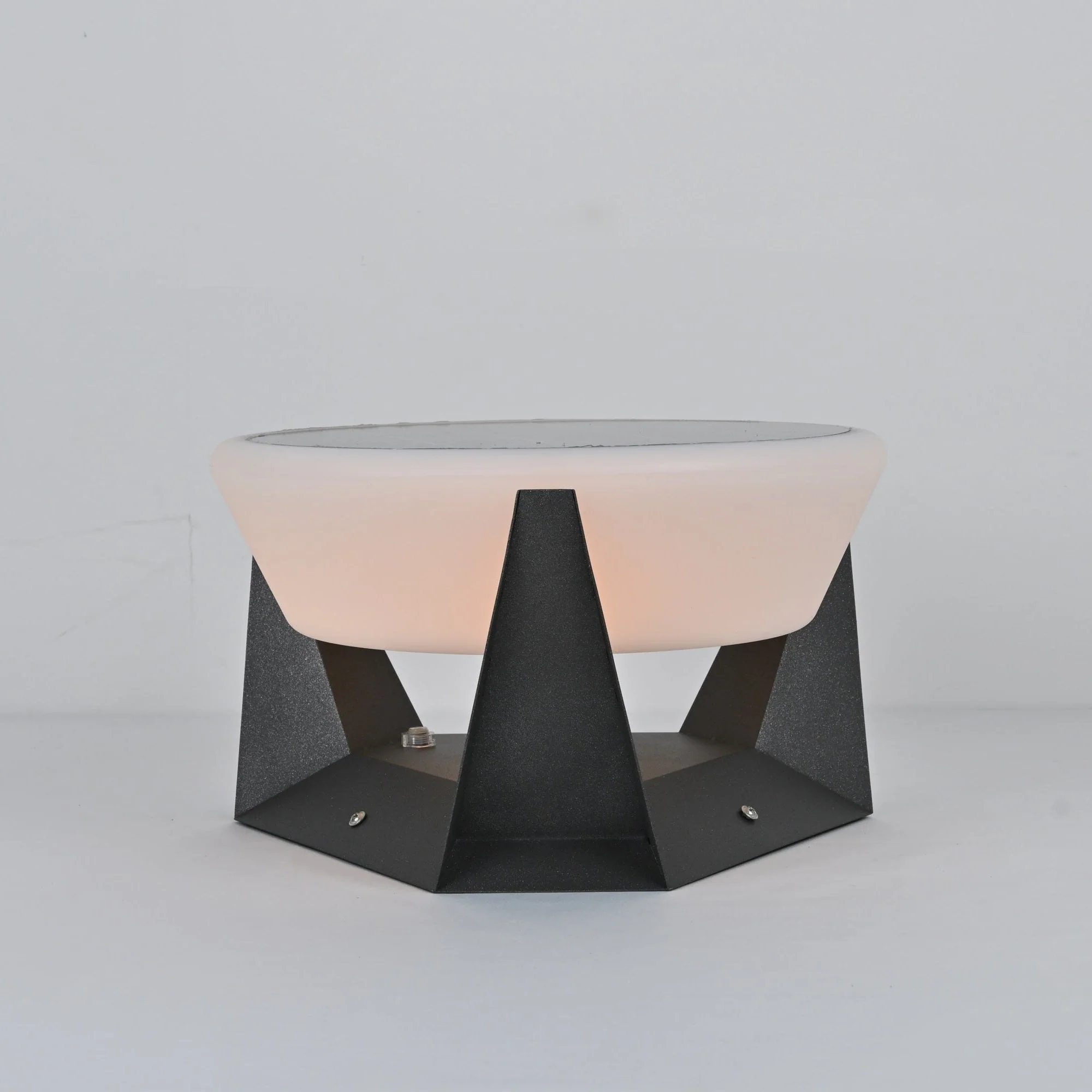 Auren Modern Solar Outdoor Light - Image 2