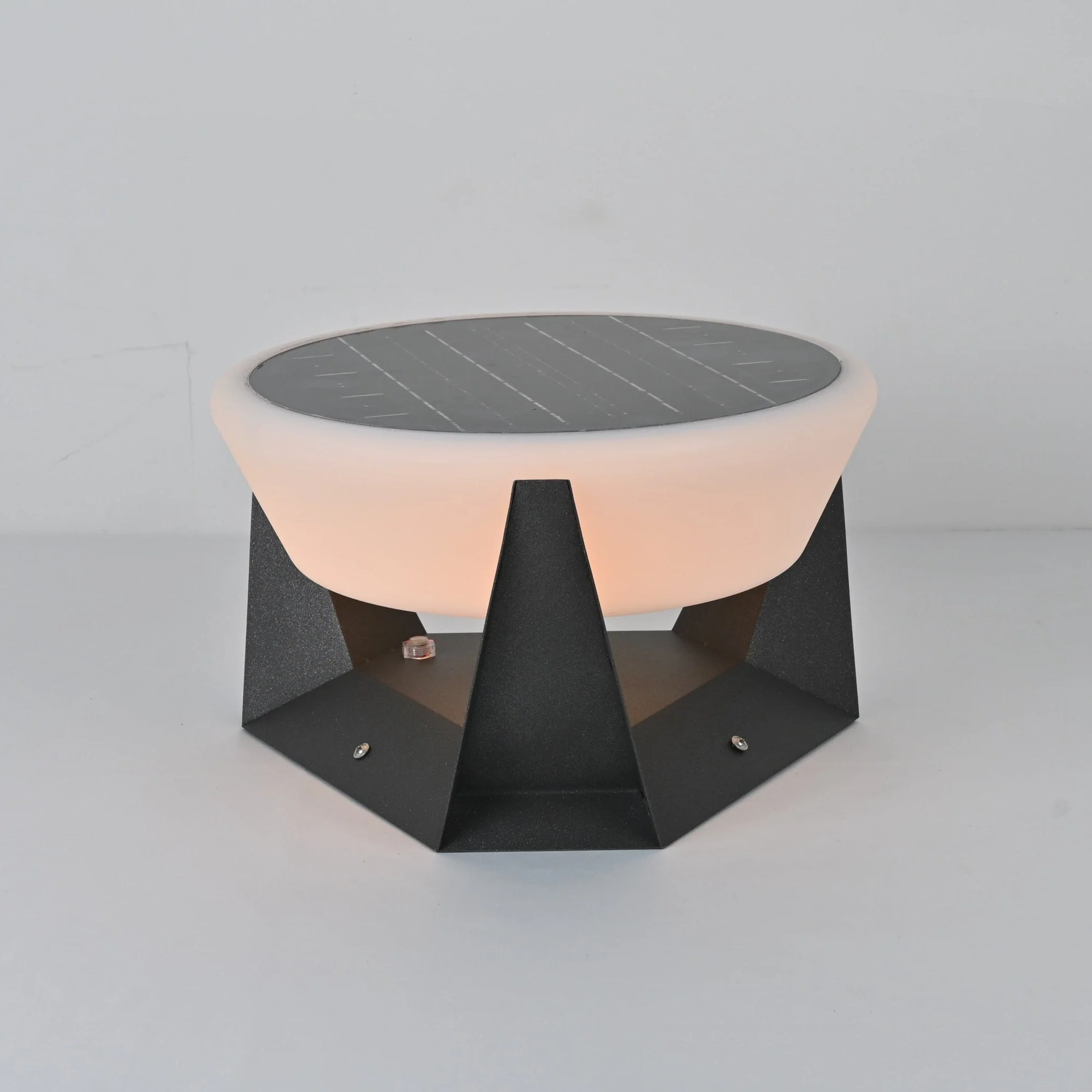 Auren Modern Solar Outdoor Light - Image 4