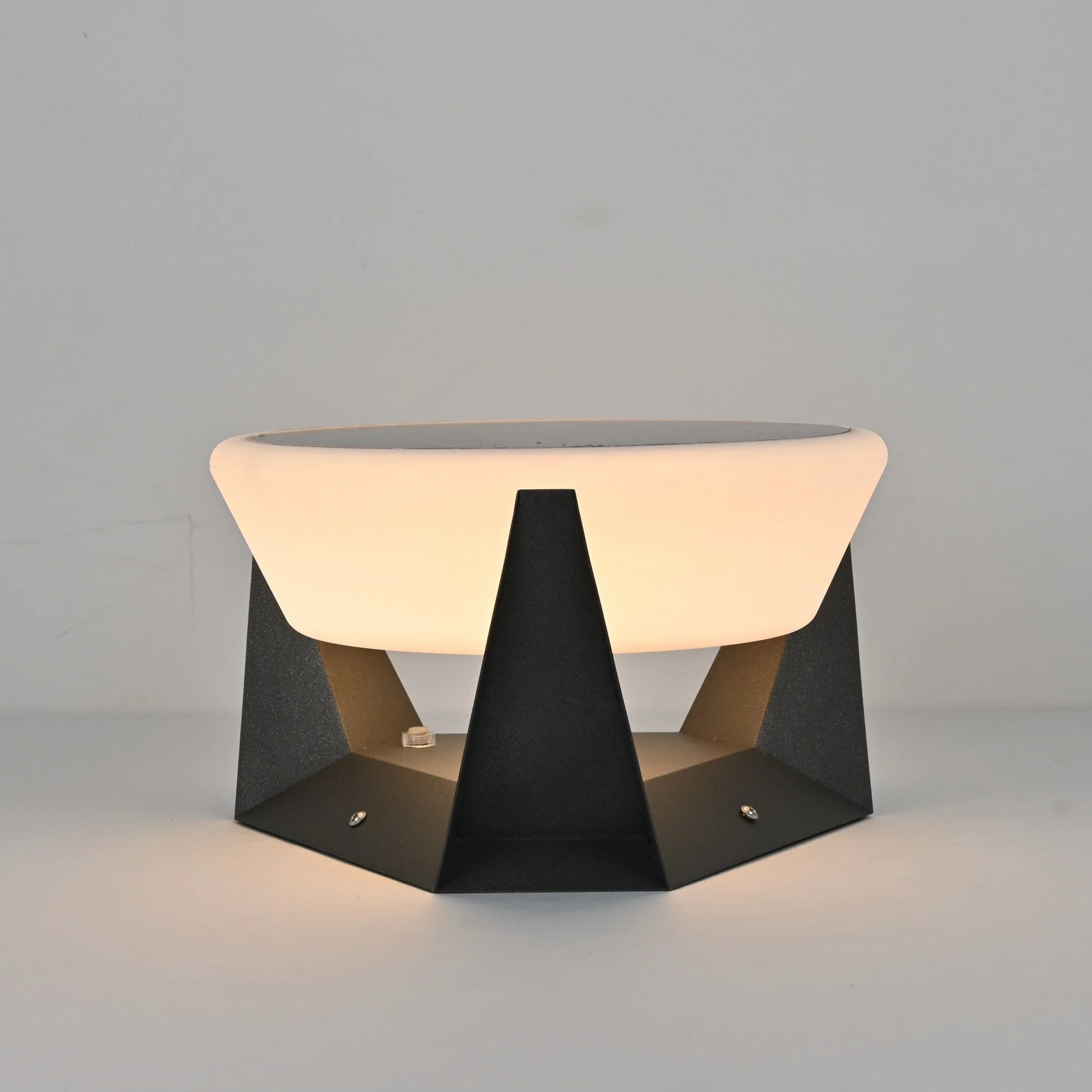 Auren Modern Solar Outdoor Light - Image 5