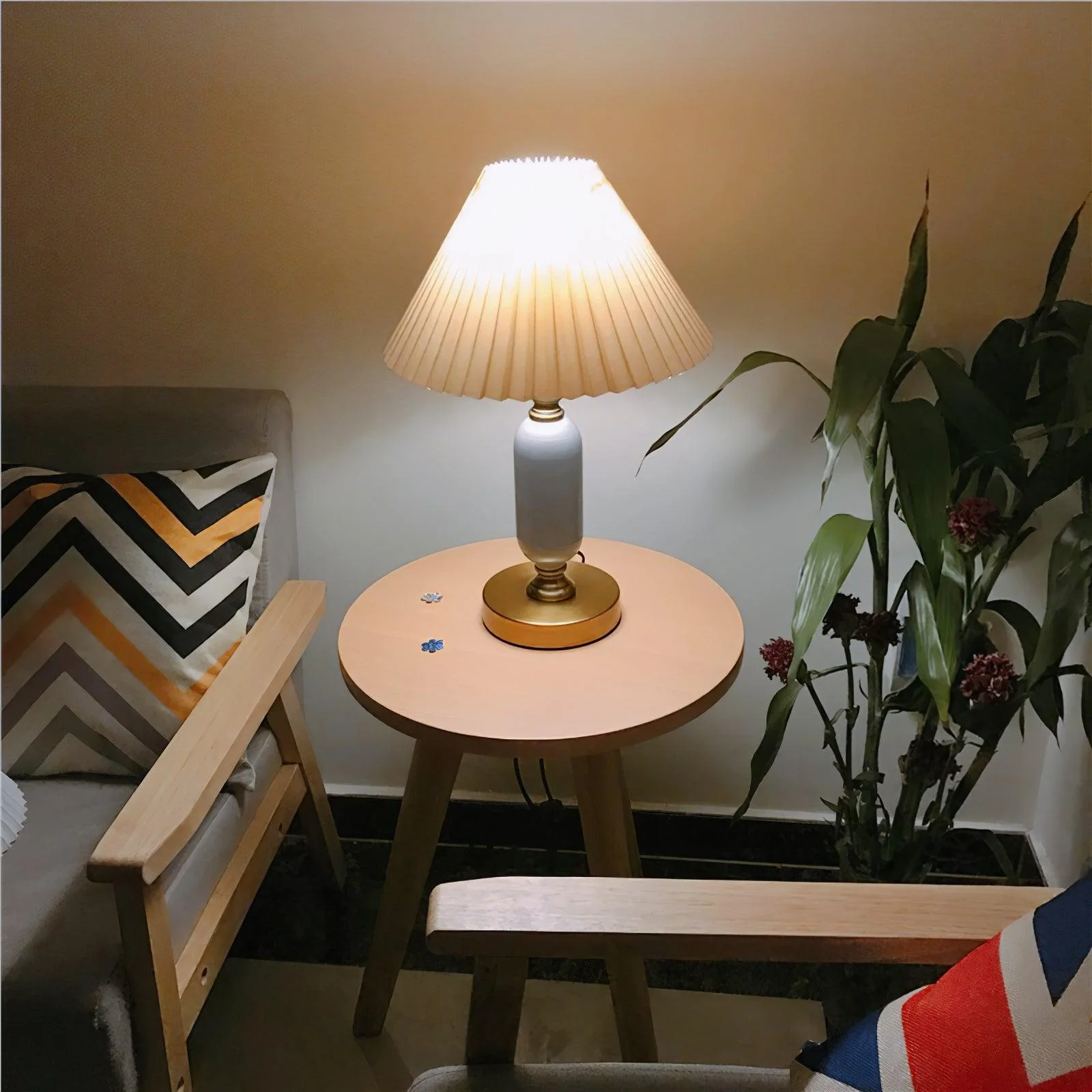 Aurmarila Fabric Table Lamp - Image 23