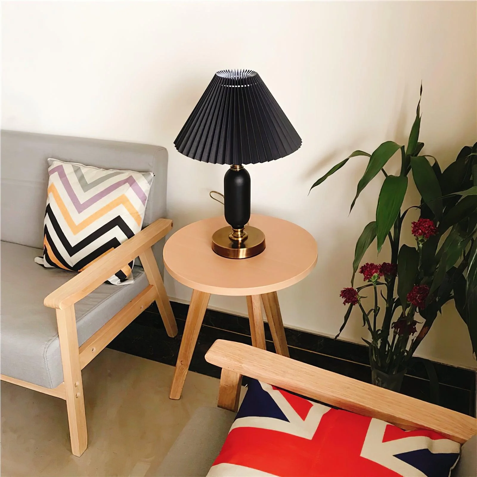 Aurmarila Fabric Table Lamp - Image 32
