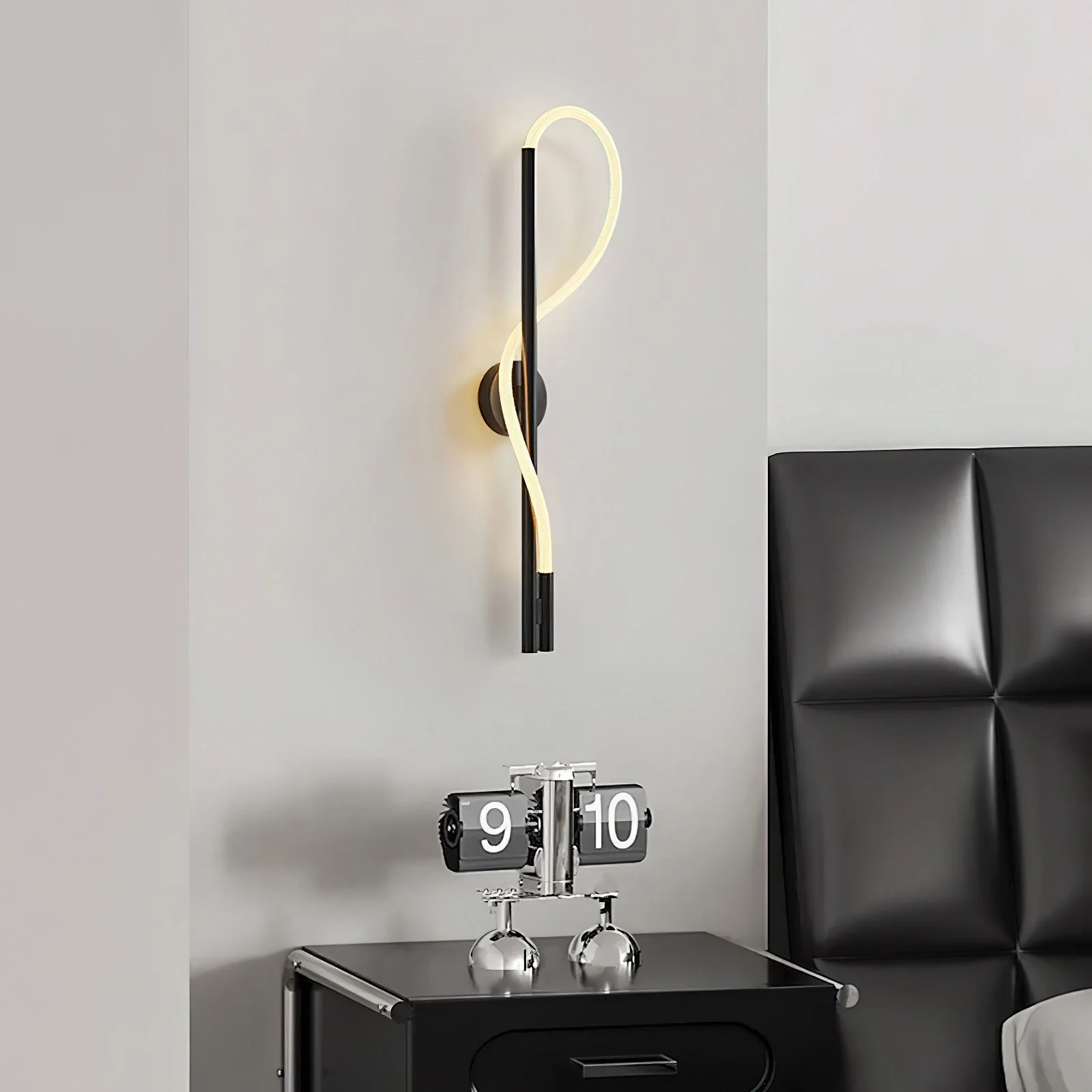 Capella Minimalist Wall Lamp - Image 5