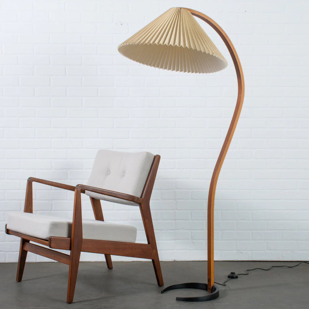 Caprani Farmhouse Floor Lamp - Image 3