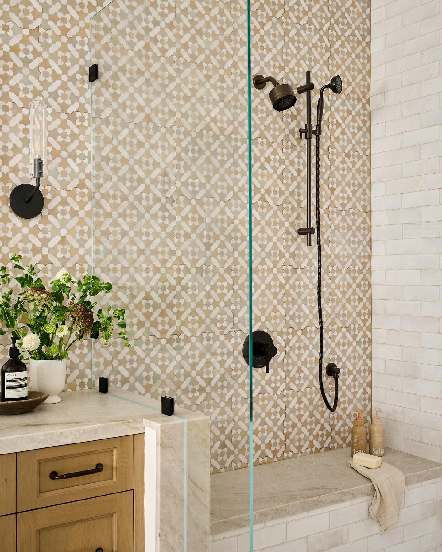 Casoria Contemporary Brass Wall Lamp - Image 8