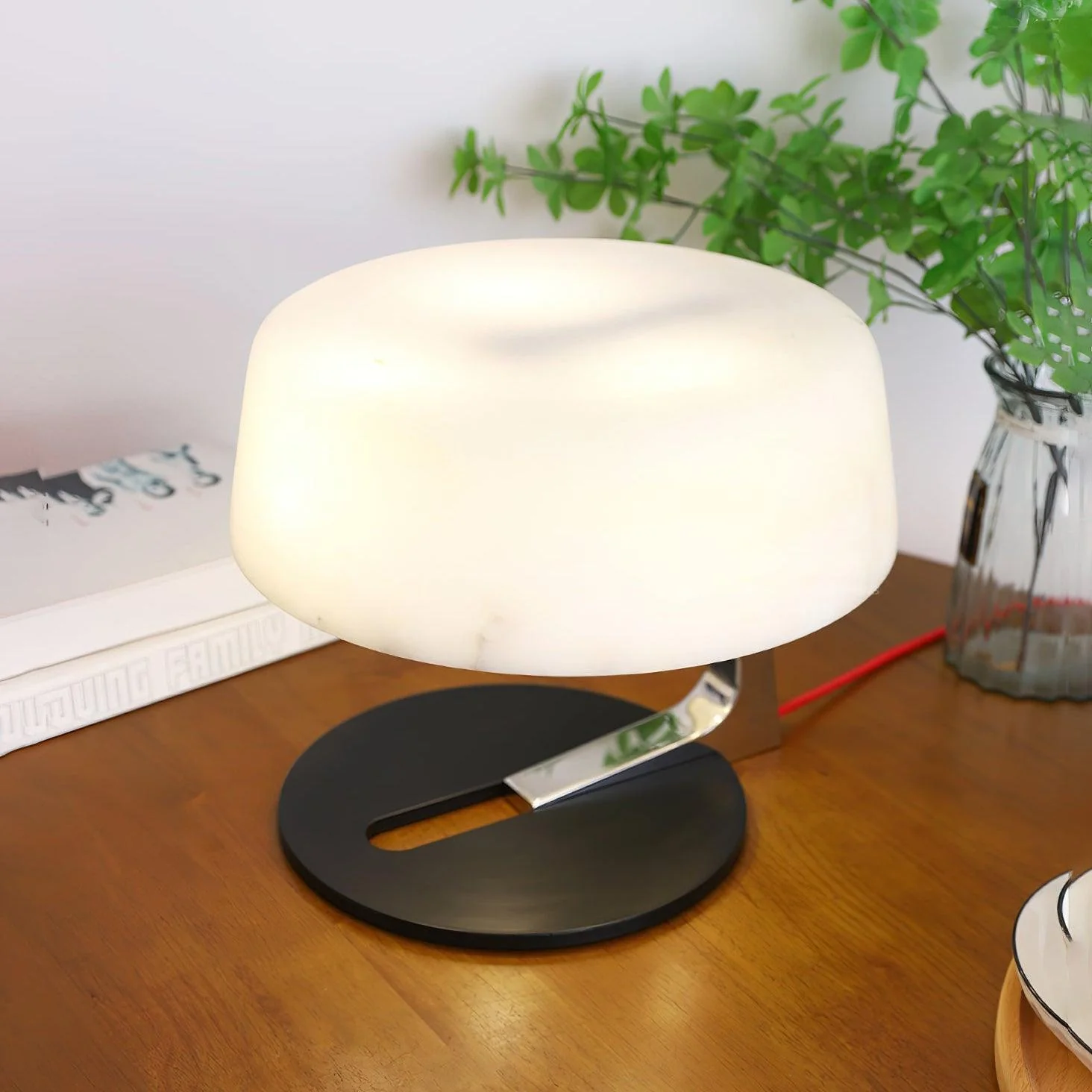Comete Minimalist Alabaster Table Light - Image 12