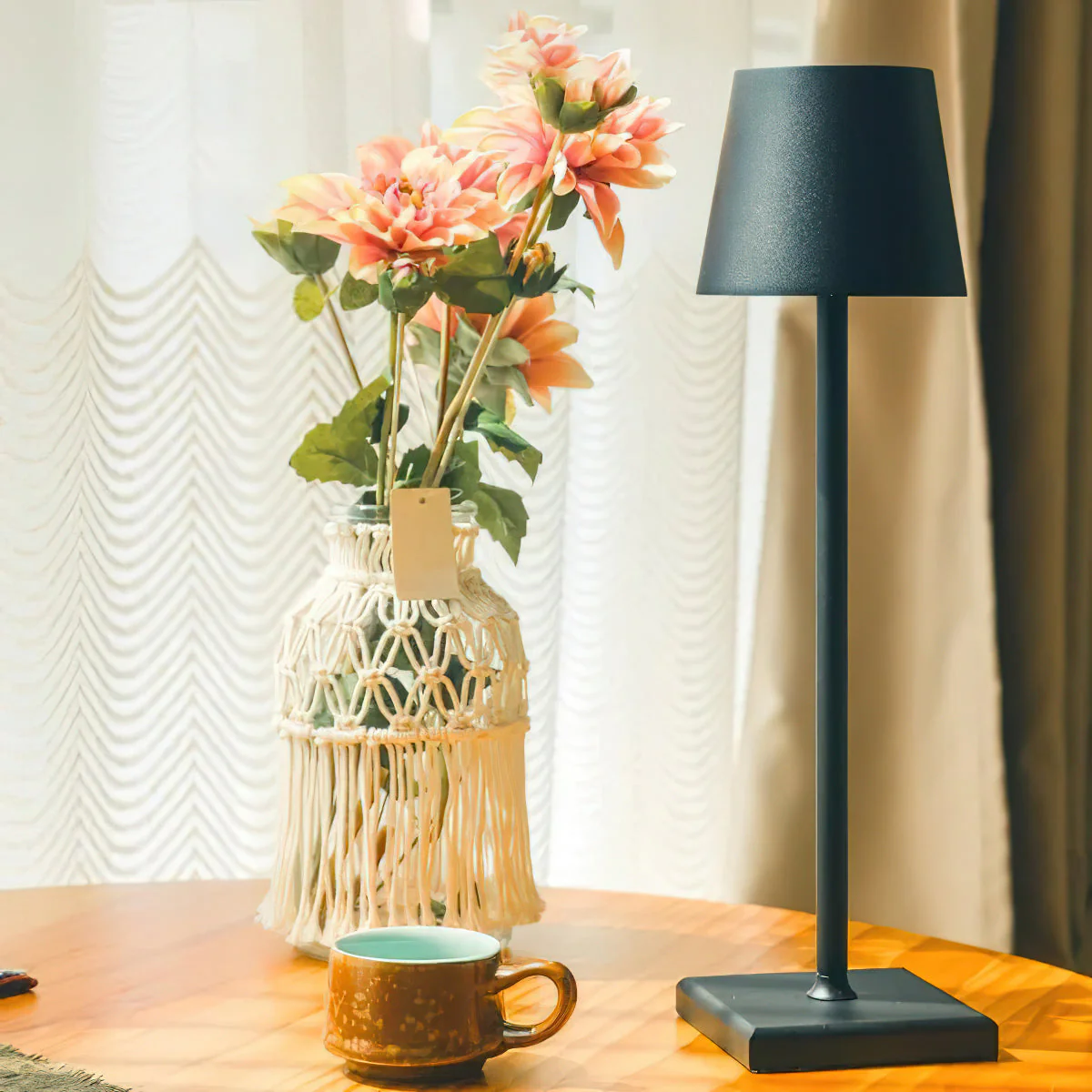Cordless Modern Table Lamp - Image 3