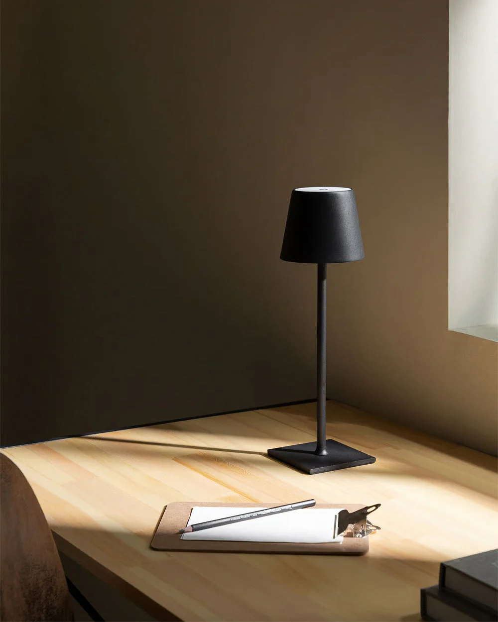 Cordless Modern Table Lamp - Image 8
