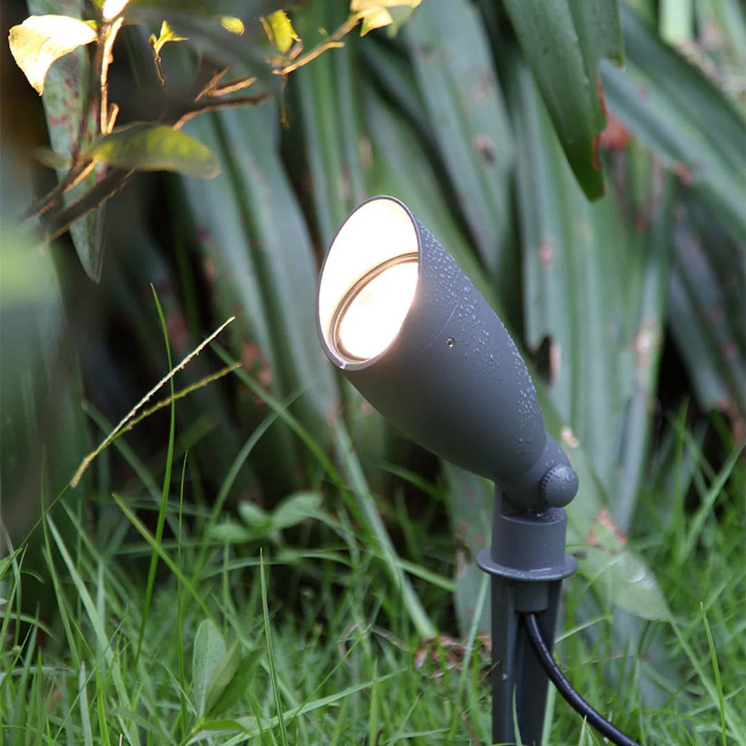 Cubbb LED Minimalist Outdoor Spike Lights - Image 4