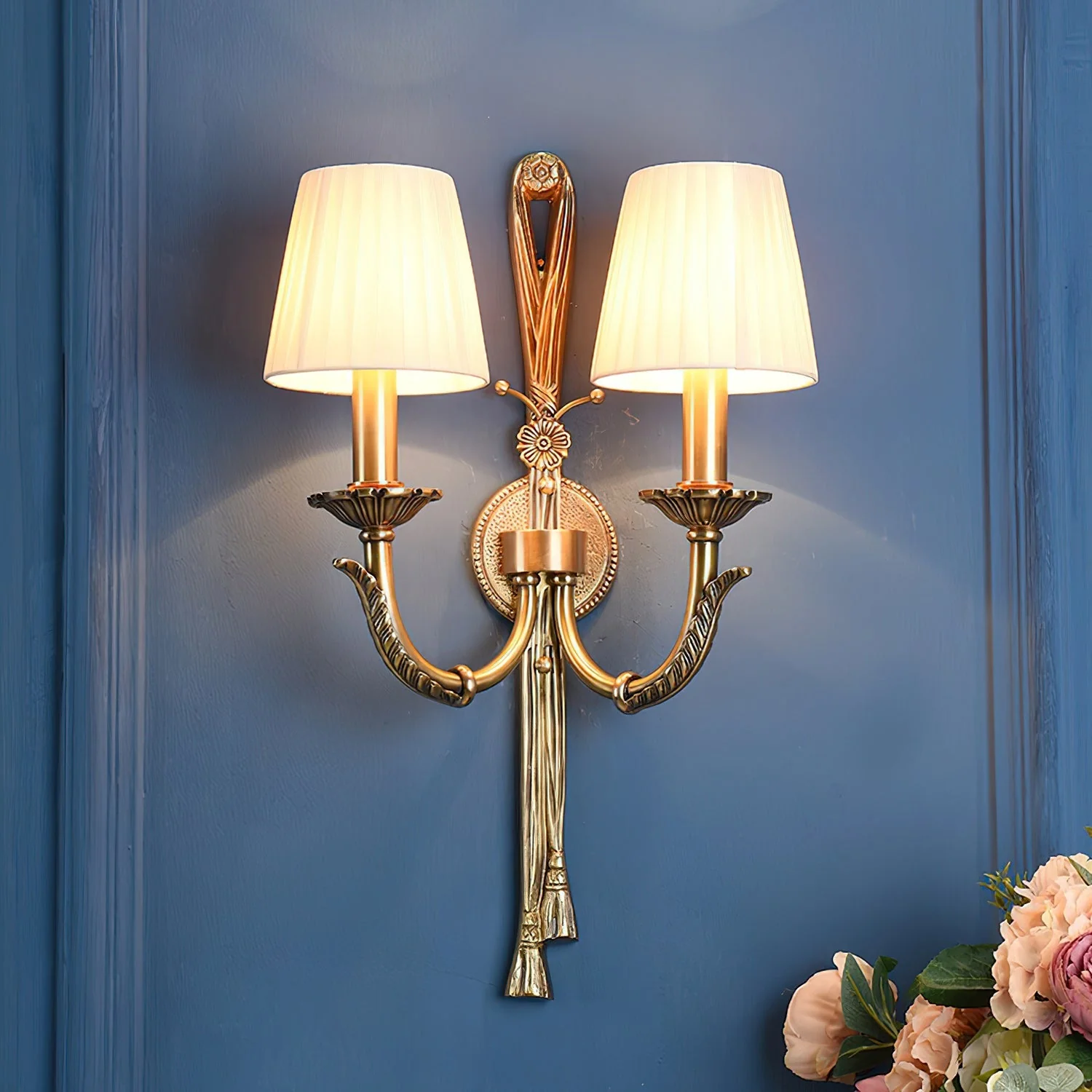 Danbury Contemporary Brass Wall Light - Image 4