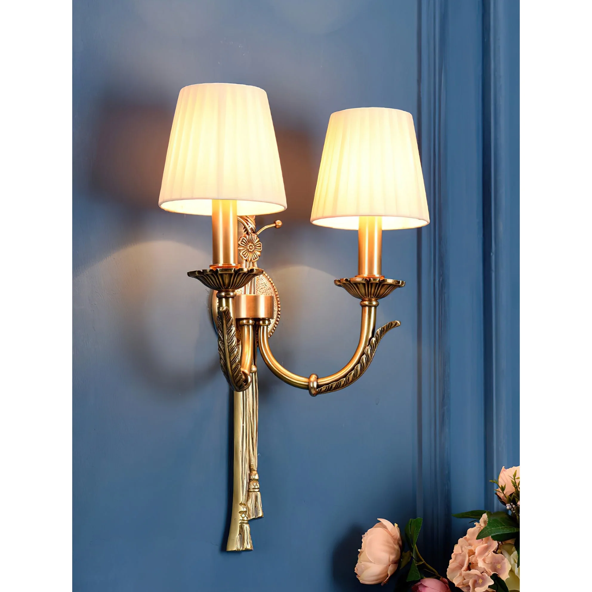 Danbury Contemporary Brass Wall Light - Image 5