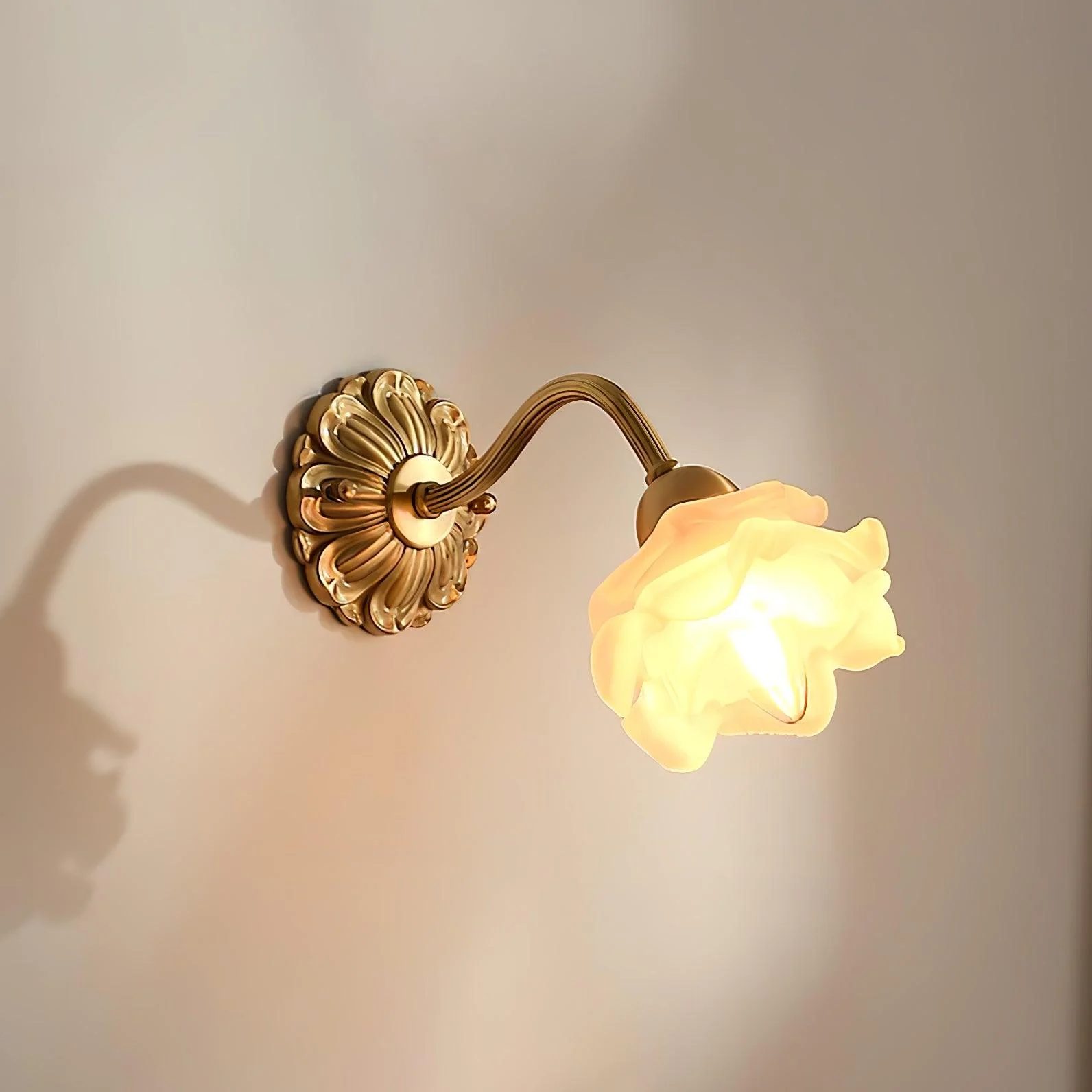 Drifte Brass Floral Luxury Wall Lamp - Image 4