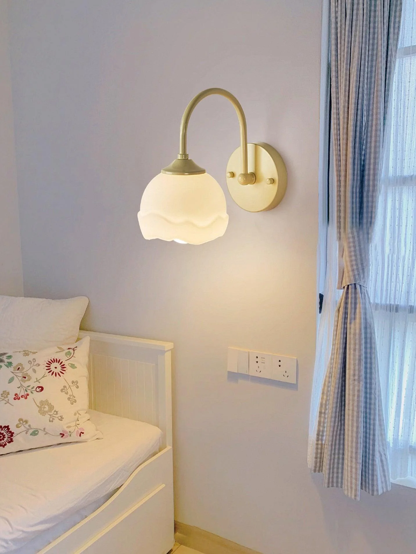 Ellace Glass Elegant Wall Lamp - Image 10