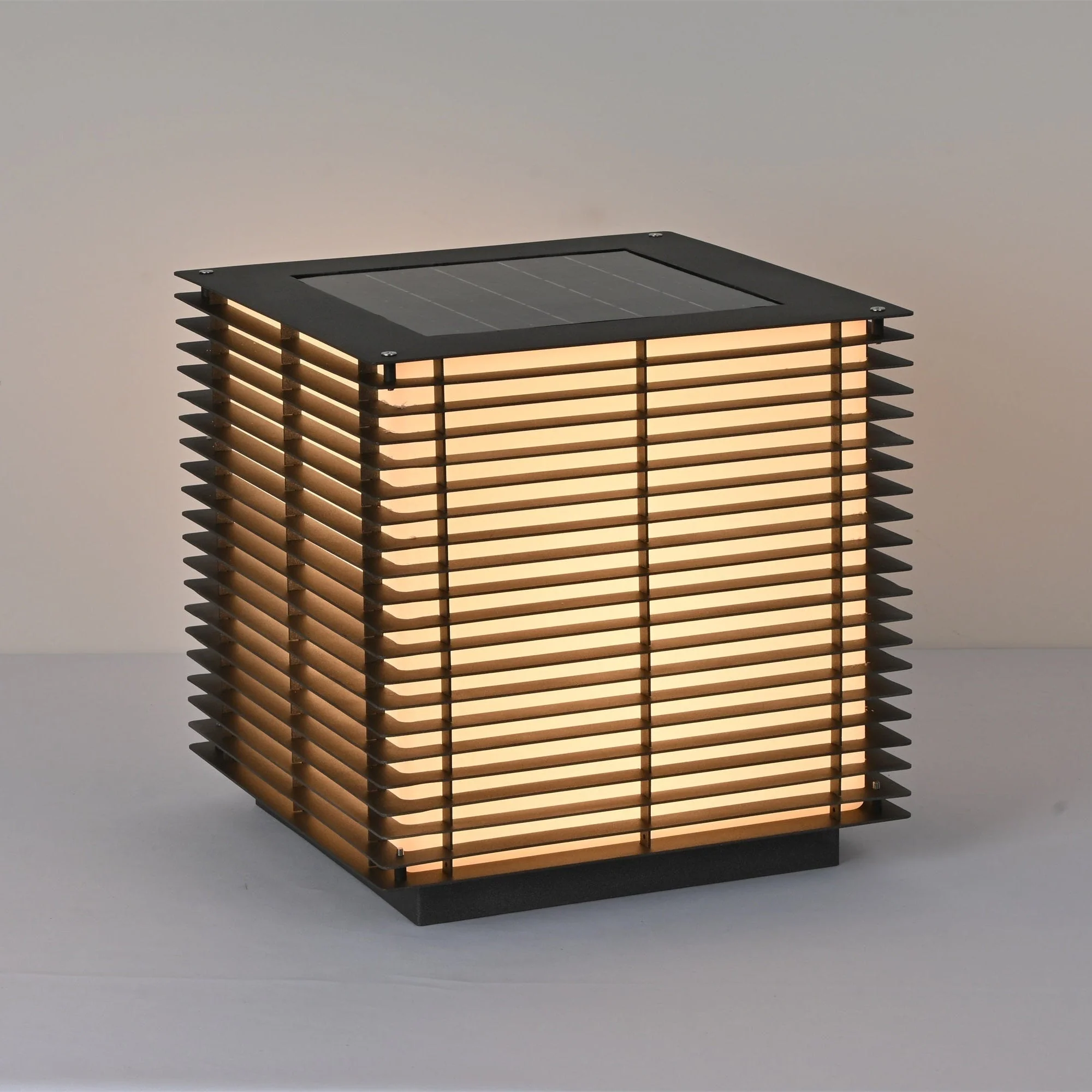 Eryon Solar Grid Outdoor Light - Image 10