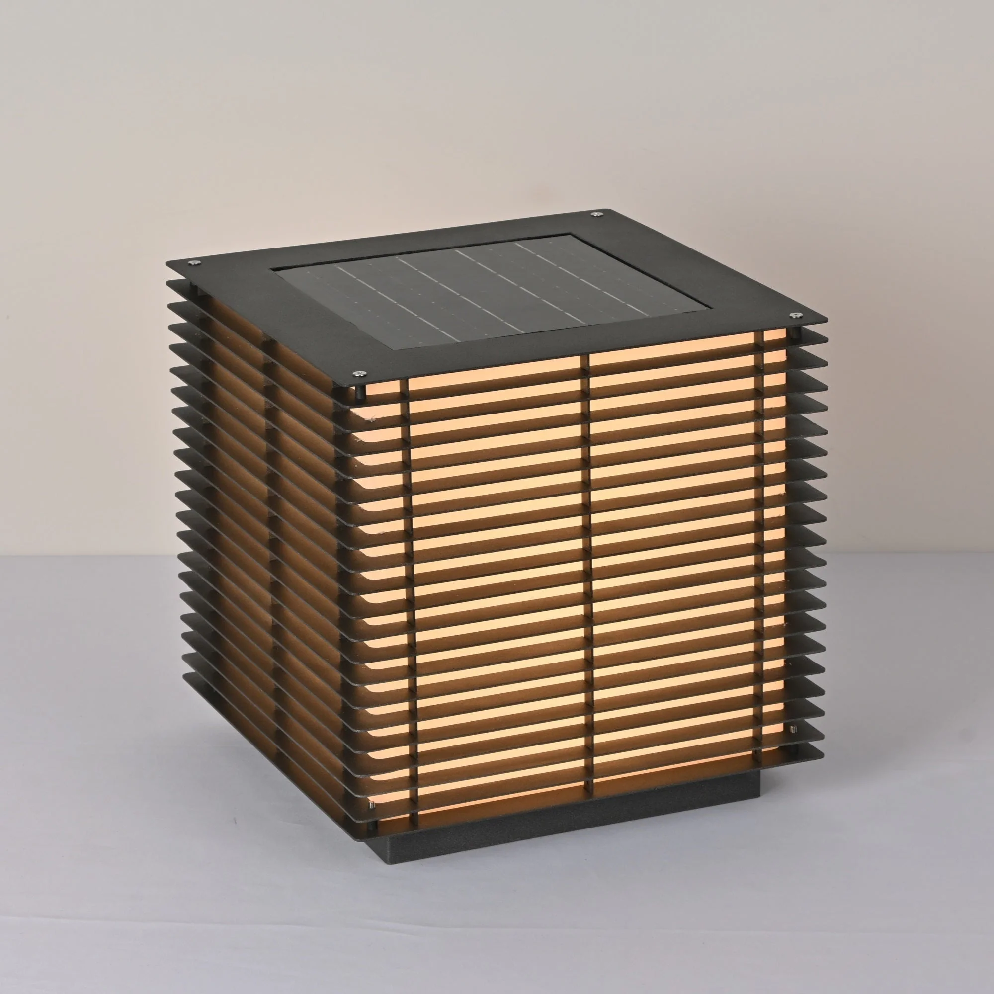 Eryon Solar Grid Outdoor Light - Image 12