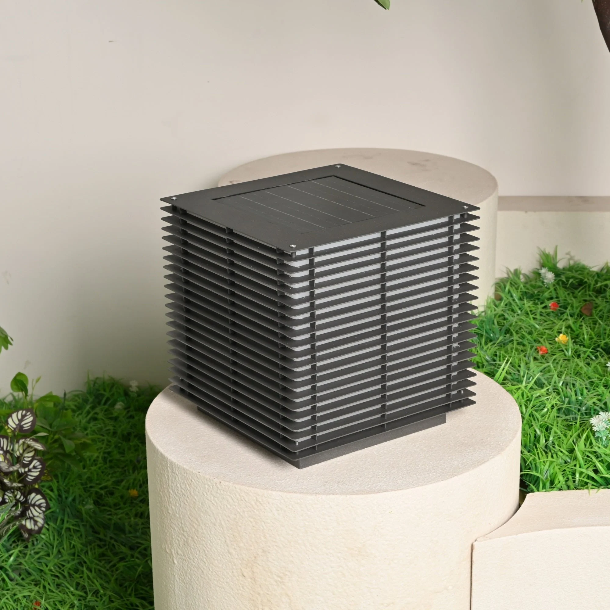 Eryon Solar Grid Outdoor Light - Image 14