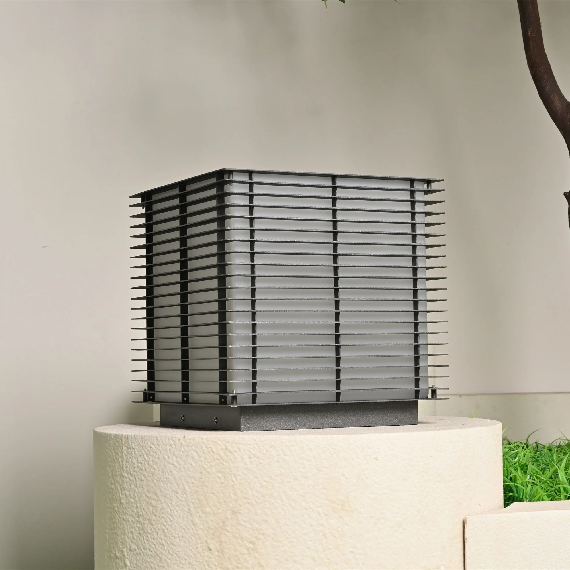 Eryon Solar Grid Outdoor Light - Image 16