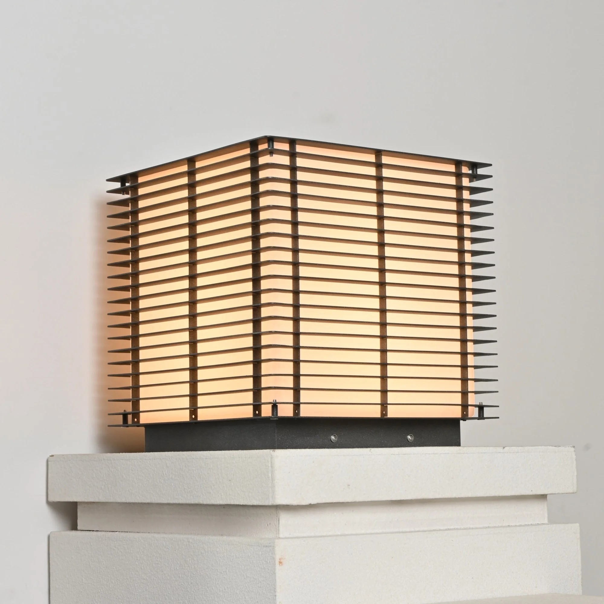Eryon Solar Grid Outdoor Light - Image 17