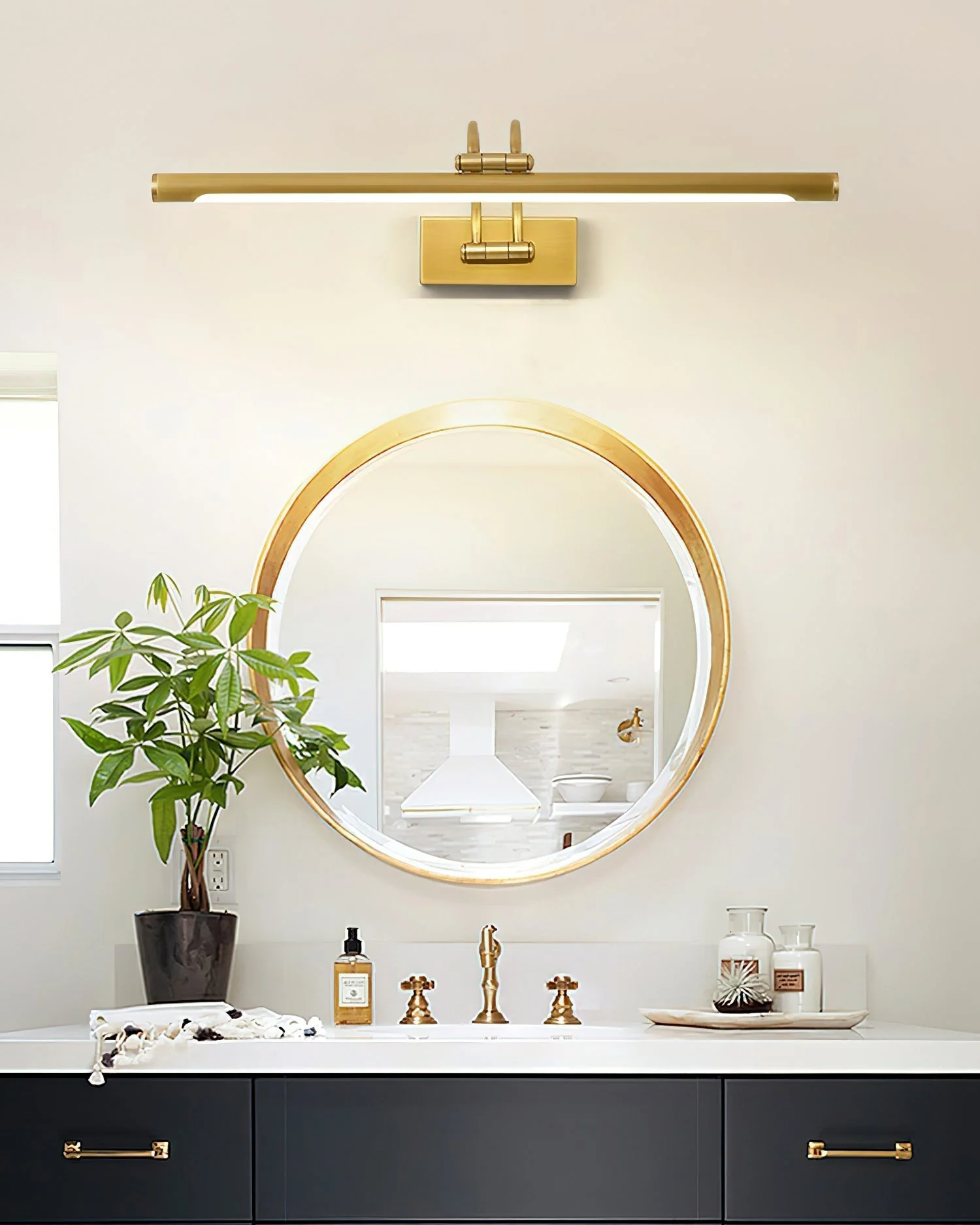 Fergus Linear Vanity Brass Wall Light - Image 15