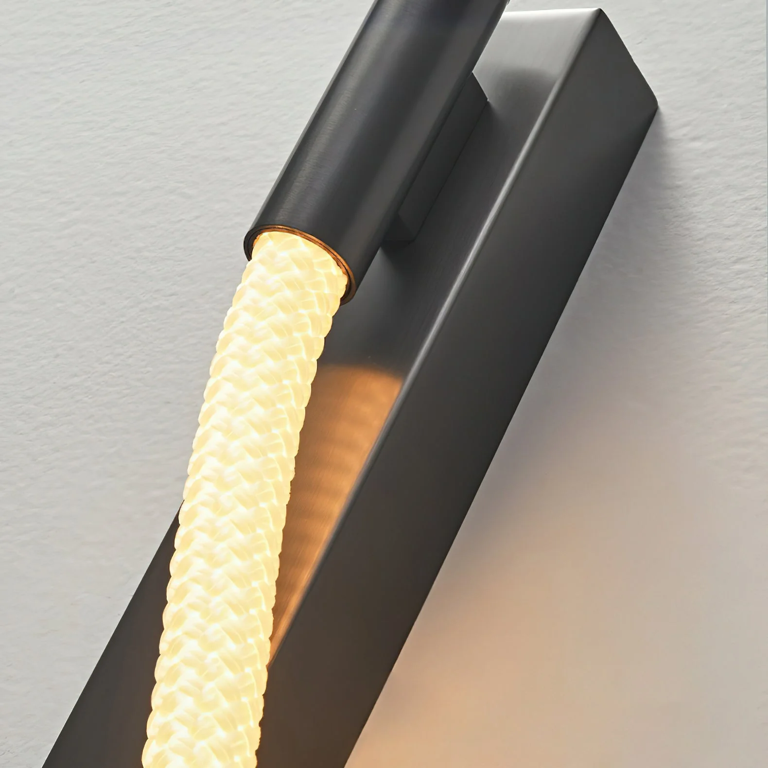 Flecto Minimalist Wall Lamp - Image 13