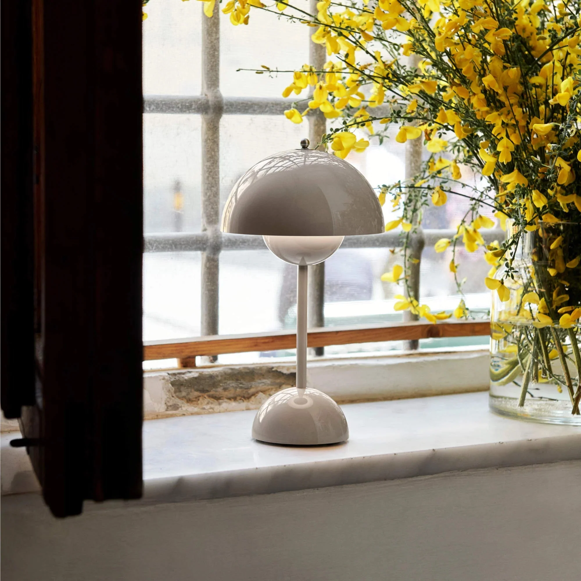 Flowerpot Modern Table Lamp - Image 10
