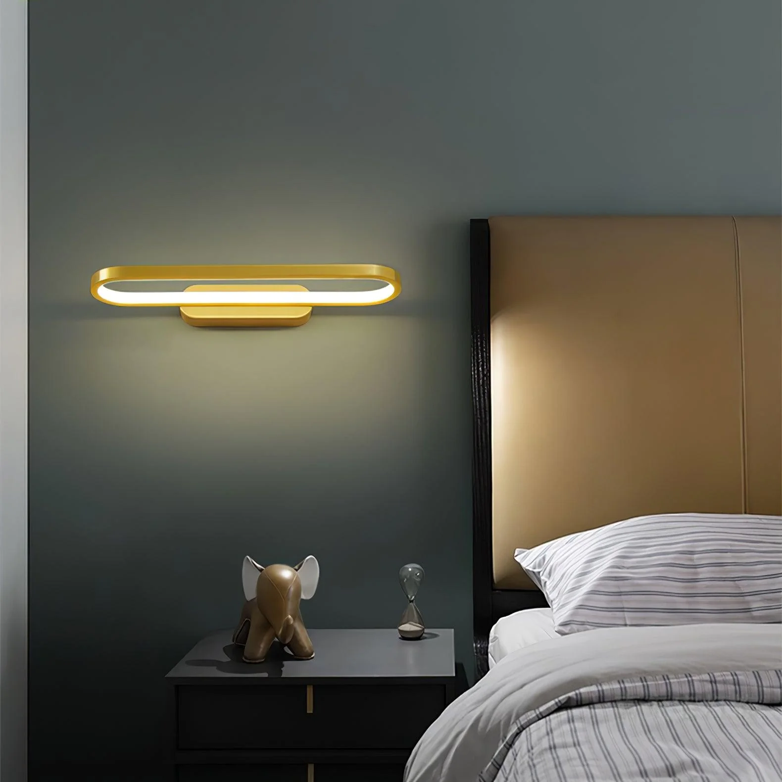 Plana Modern Minimalist LED Brass Wall Light - Image 12