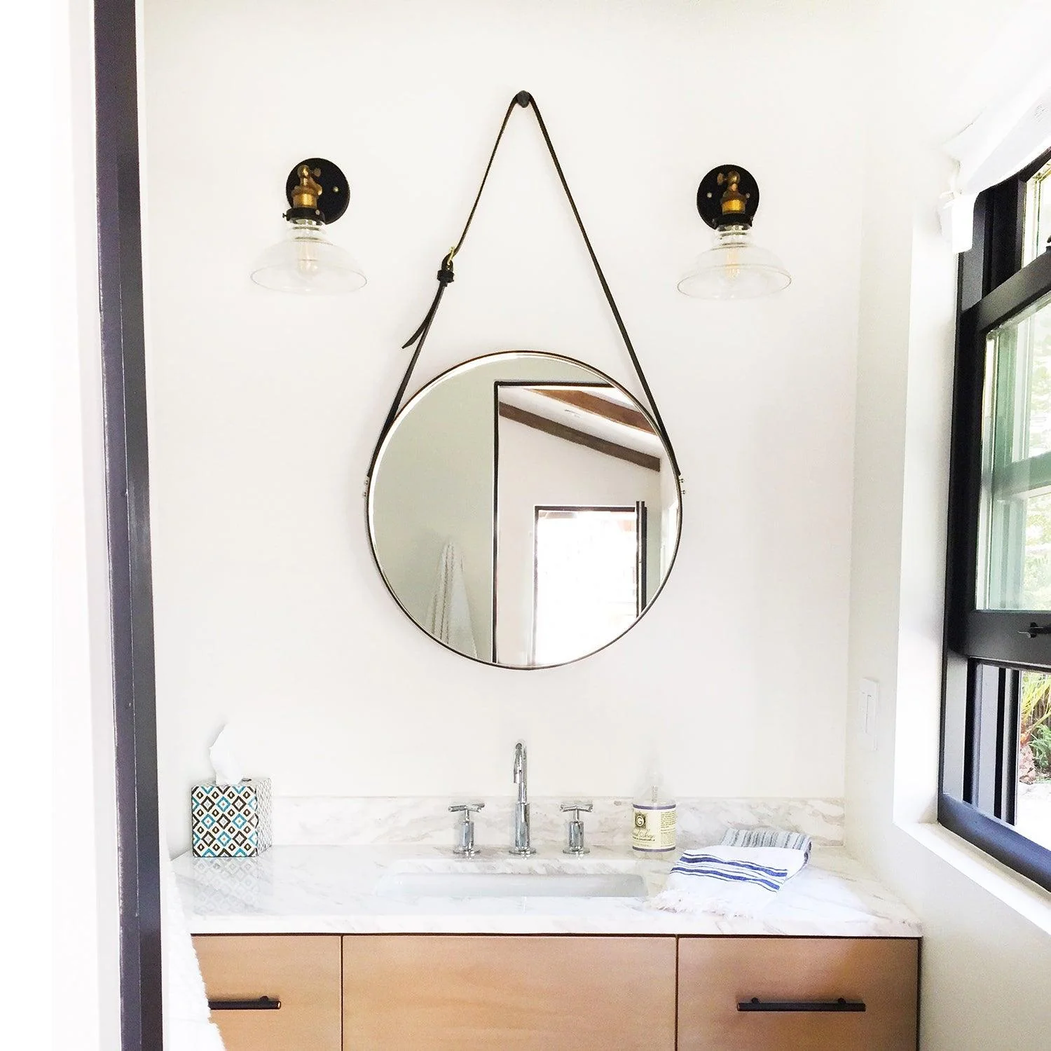 Hanging Modern Alloy Wall Light - Image 12