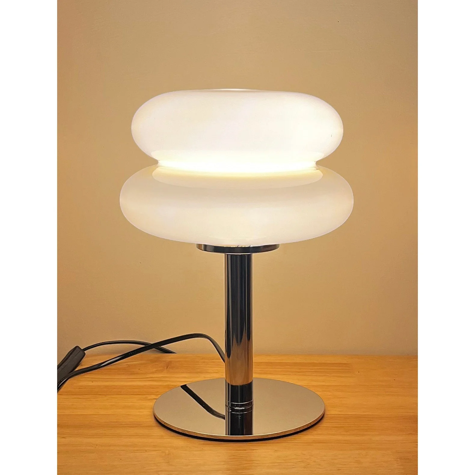 Hecho Modern Glass Table Lamp - Image 14