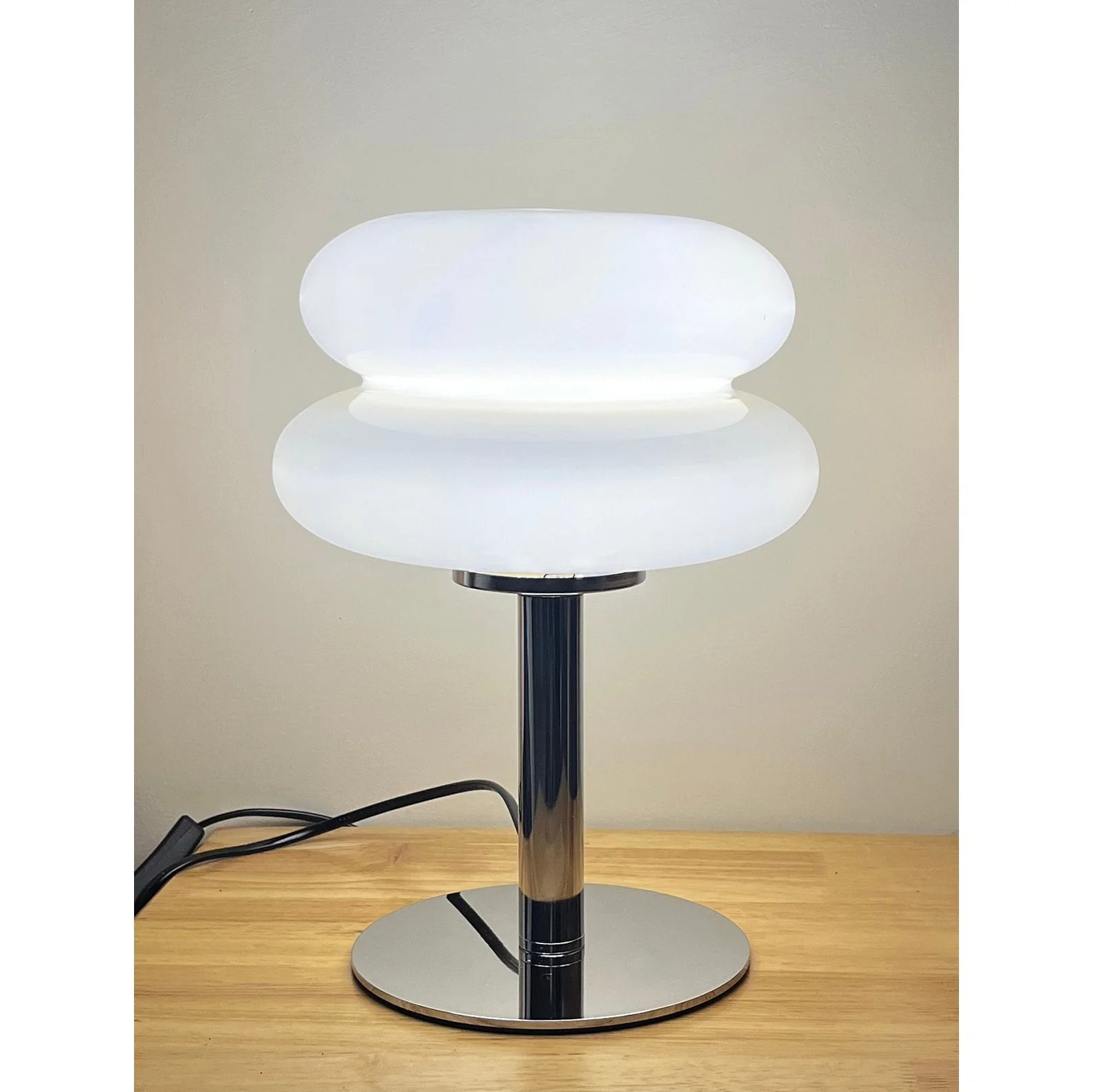 Hecho Modern Glass Table Lamp - Image 15