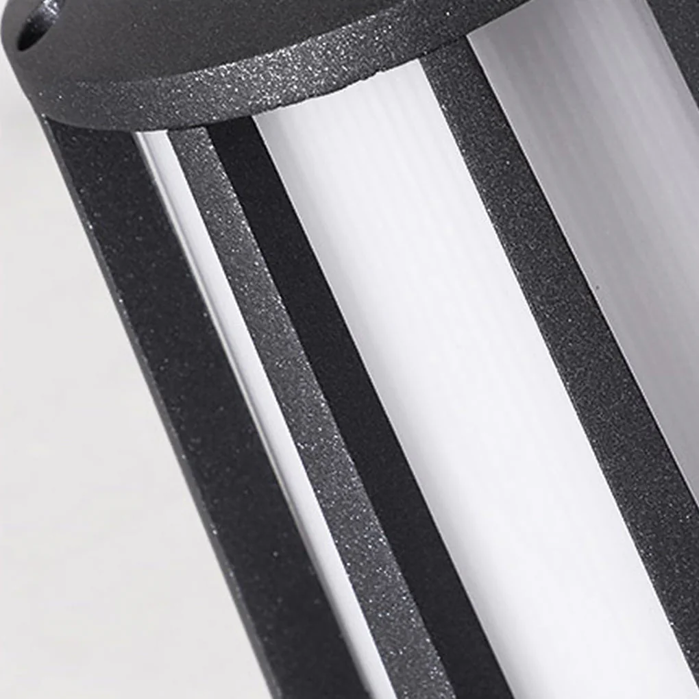Hector LED Classic Landscape Outdoor Light - Image 2