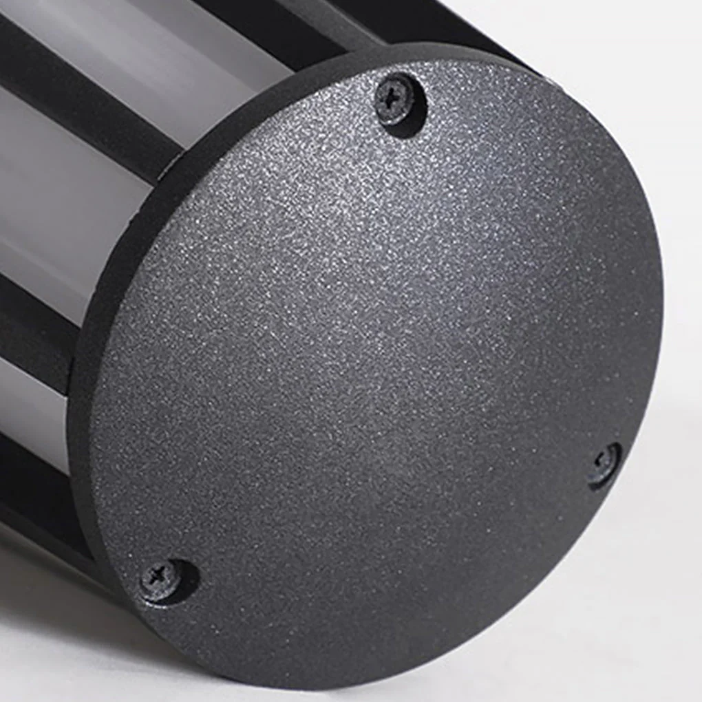 Hector LED Classic Landscape Outdoor Light - Image 3