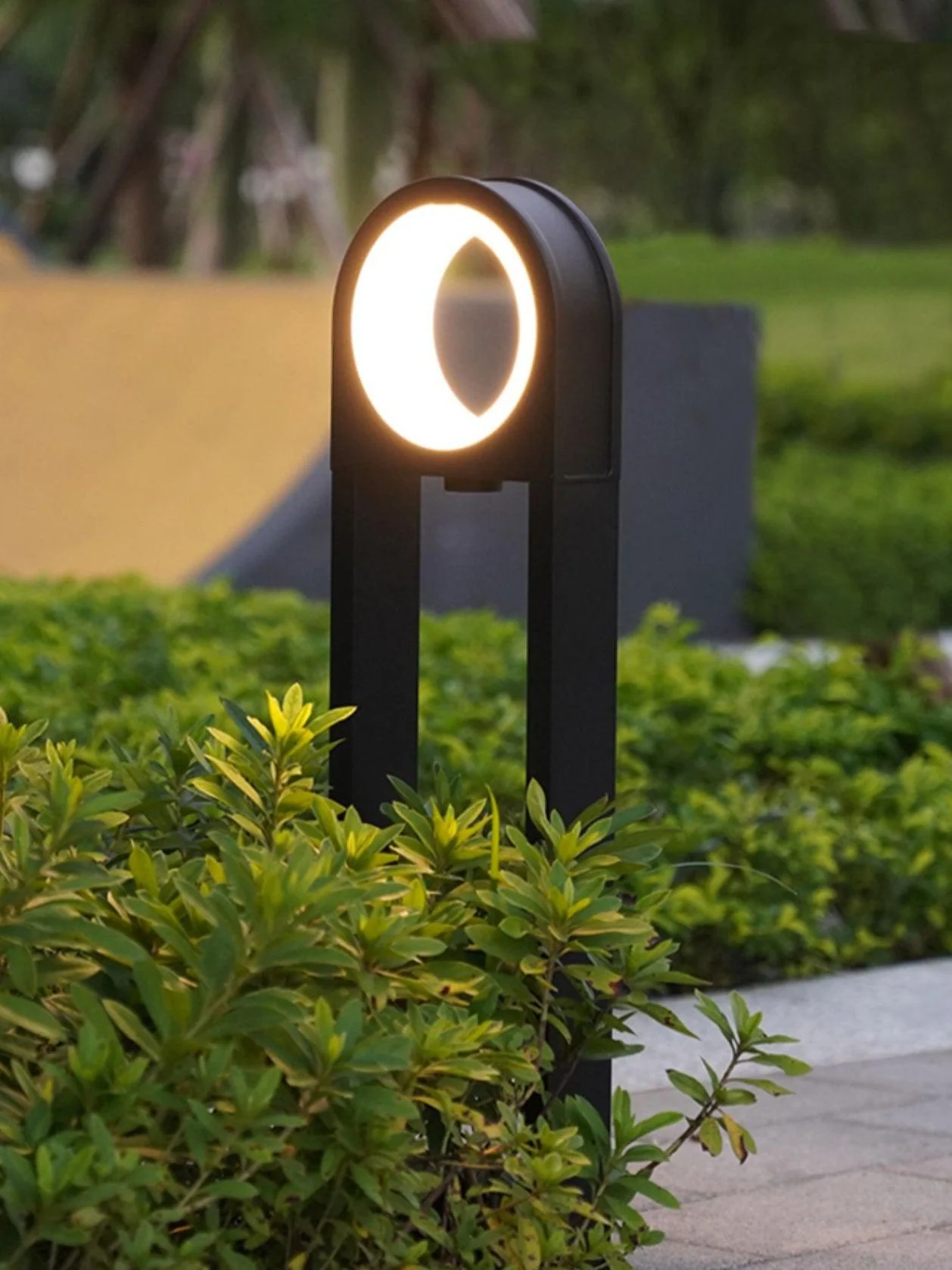 Jeremy Minimalist Outdoor Light - Image 12