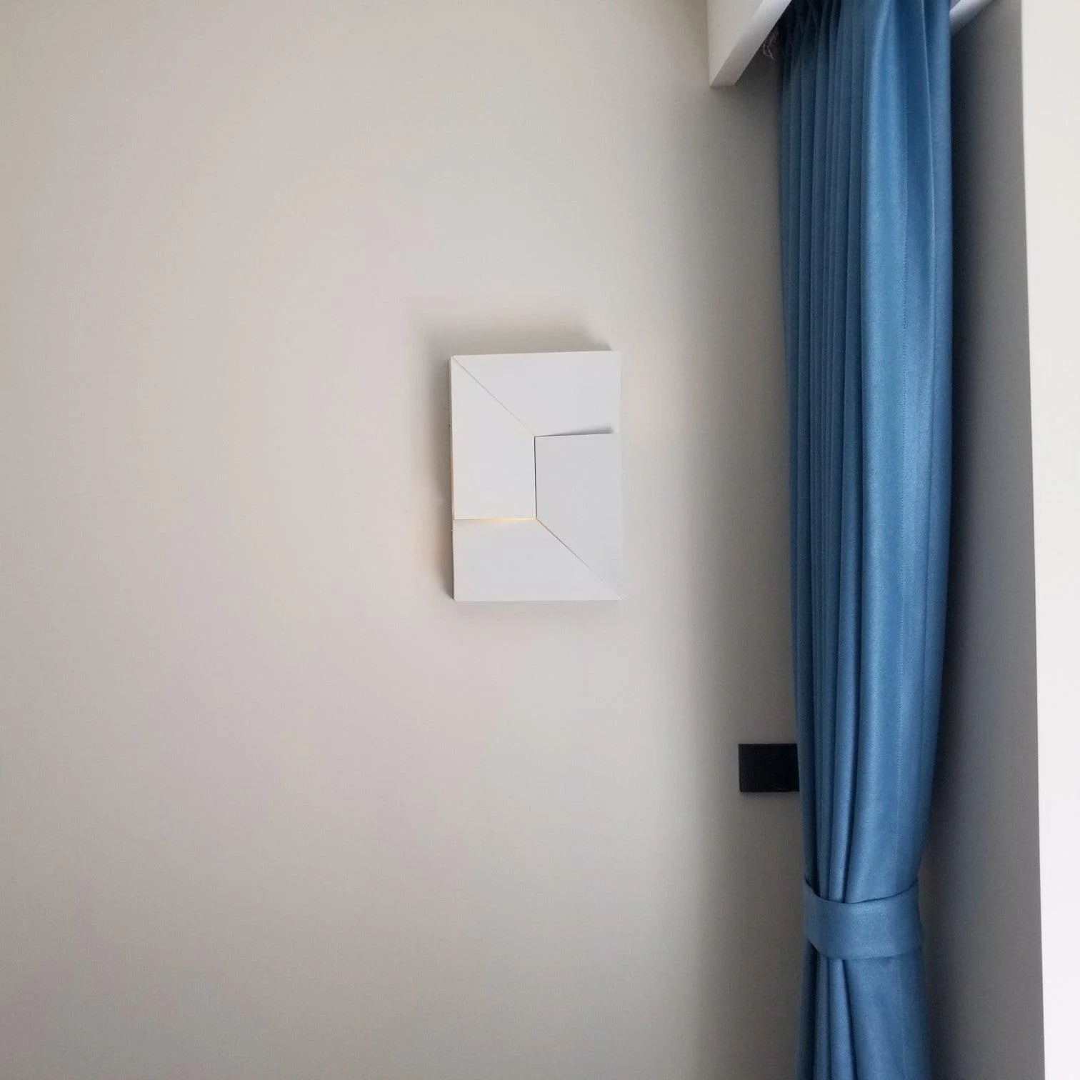 Kelsey Shadows Grand Sconce Wall Lamp - Image 10