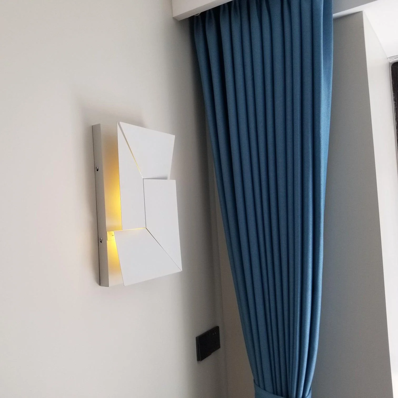 Kelsey Shadows Grand Sconce Wall Lamp - Image 3