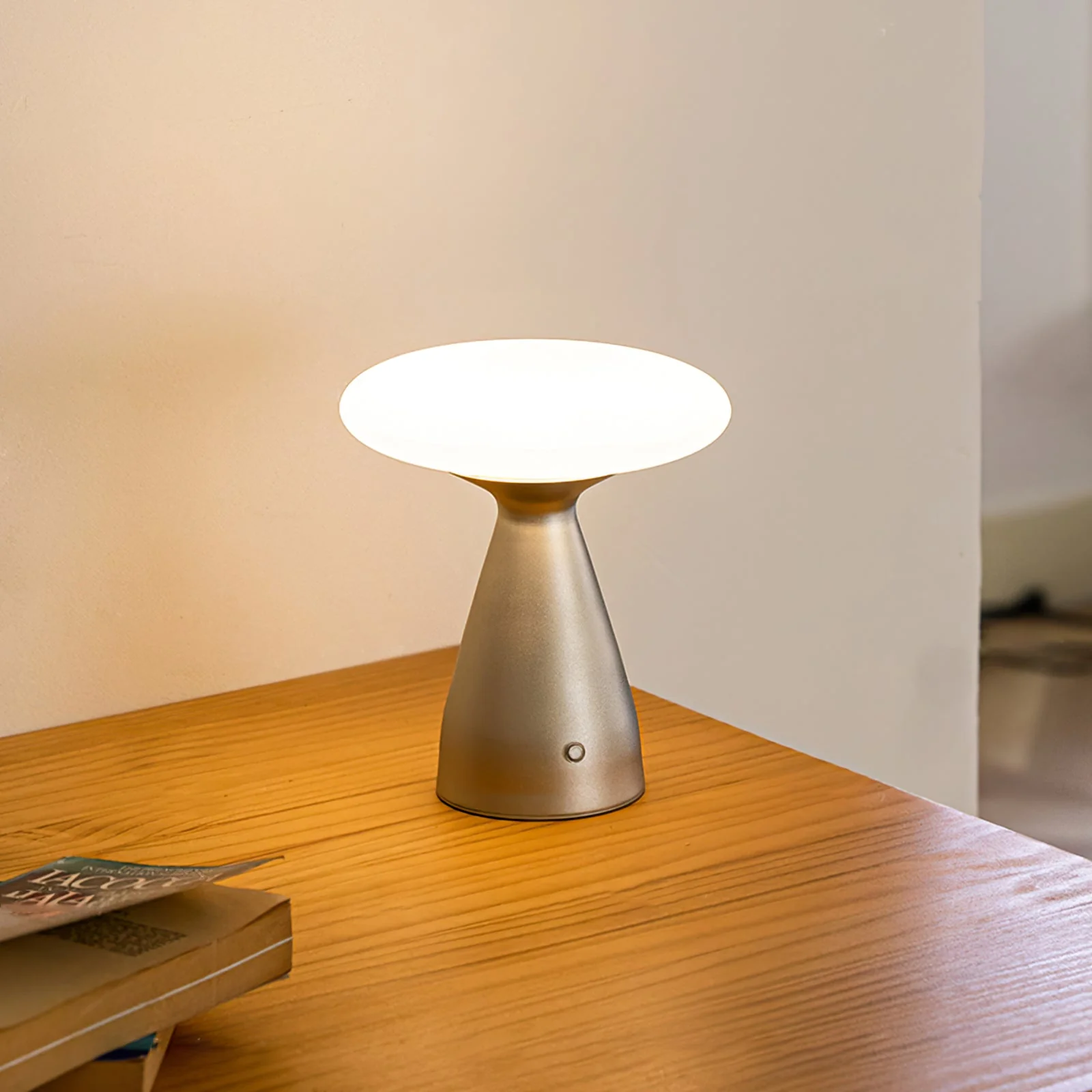 Klaus Modern Table Lamp - Image 4