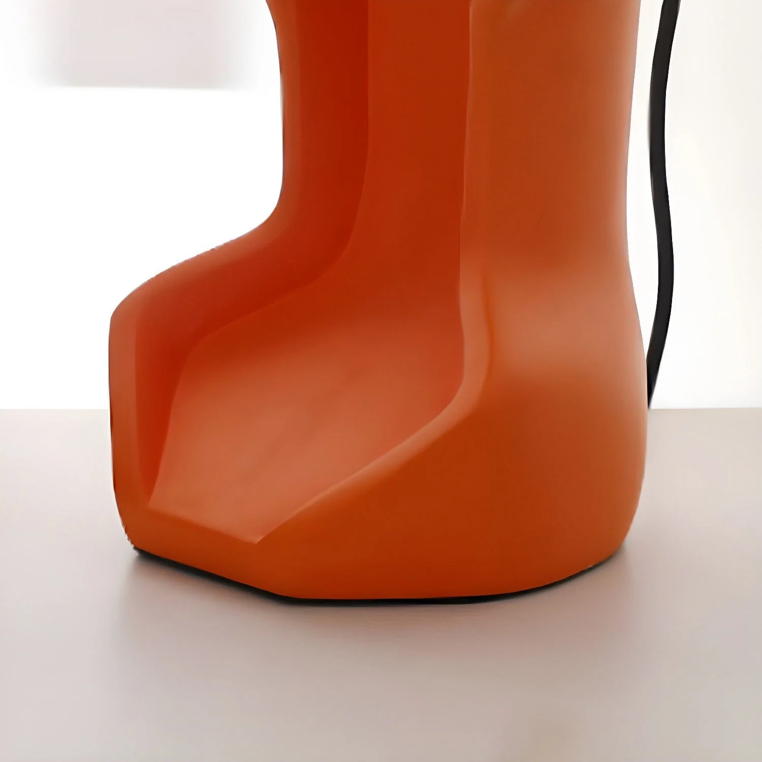Kriller Modern Resin Table Lamp - Image 18
