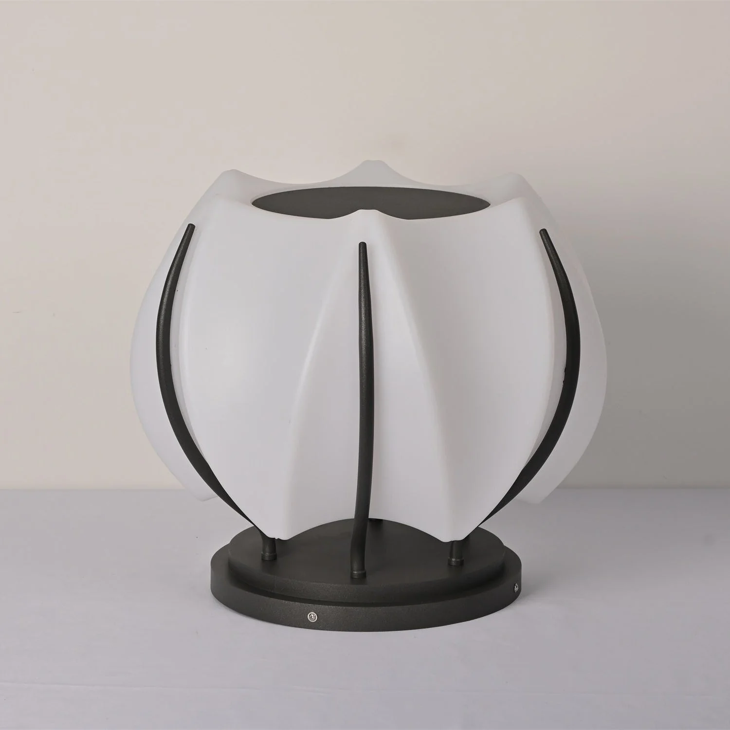Leon Minimalist Outdoor Light - Image 12