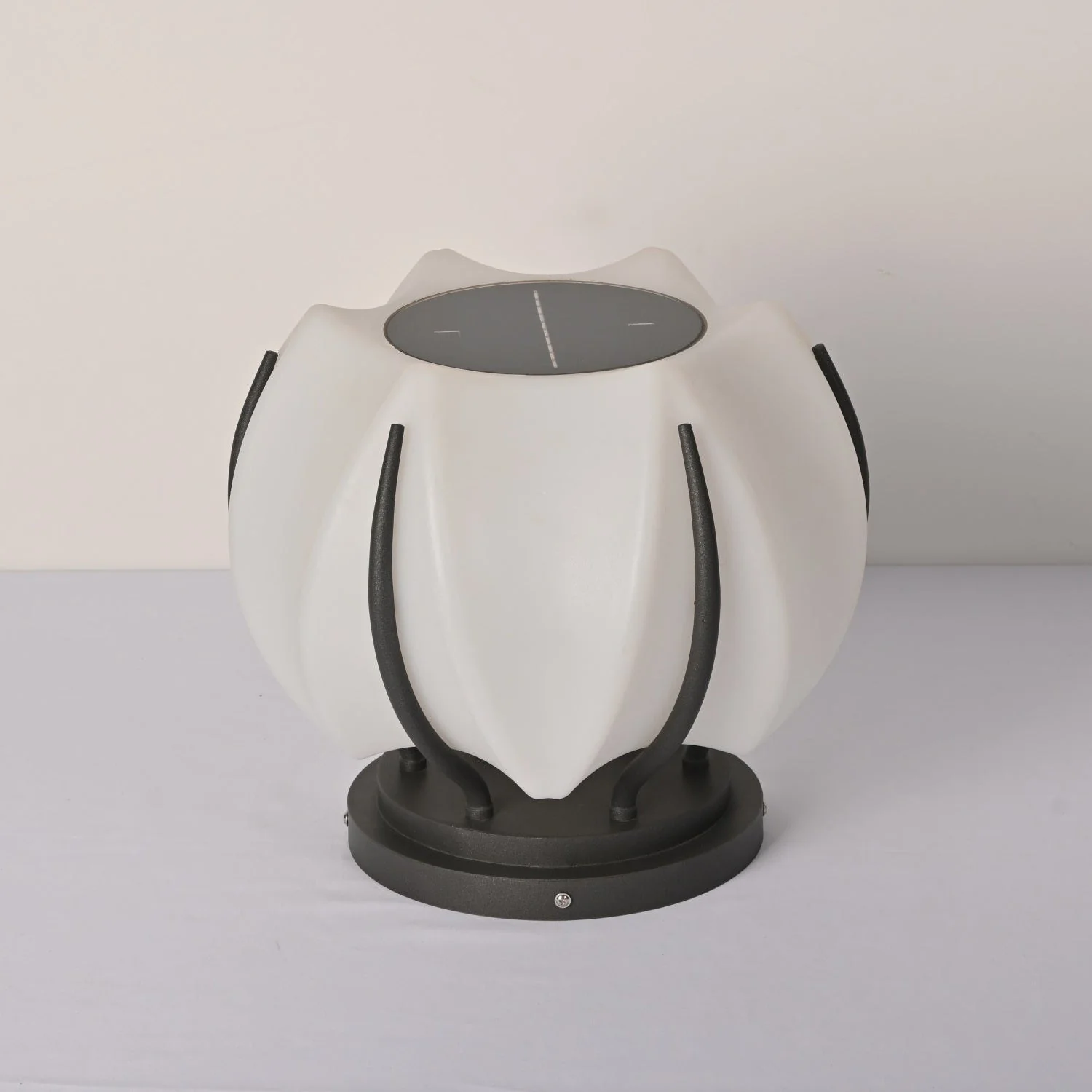 Leon Minimalist Outdoor Light - Image 17