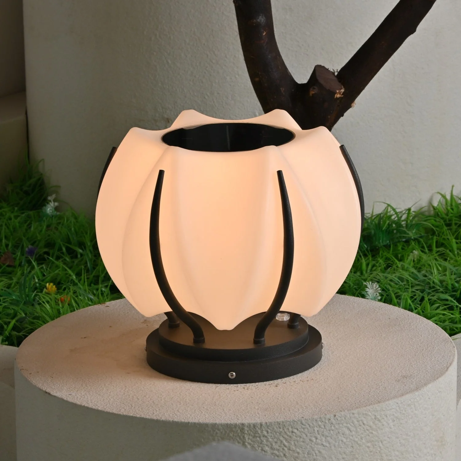 Leon Minimalist Outdoor Light - Image 4