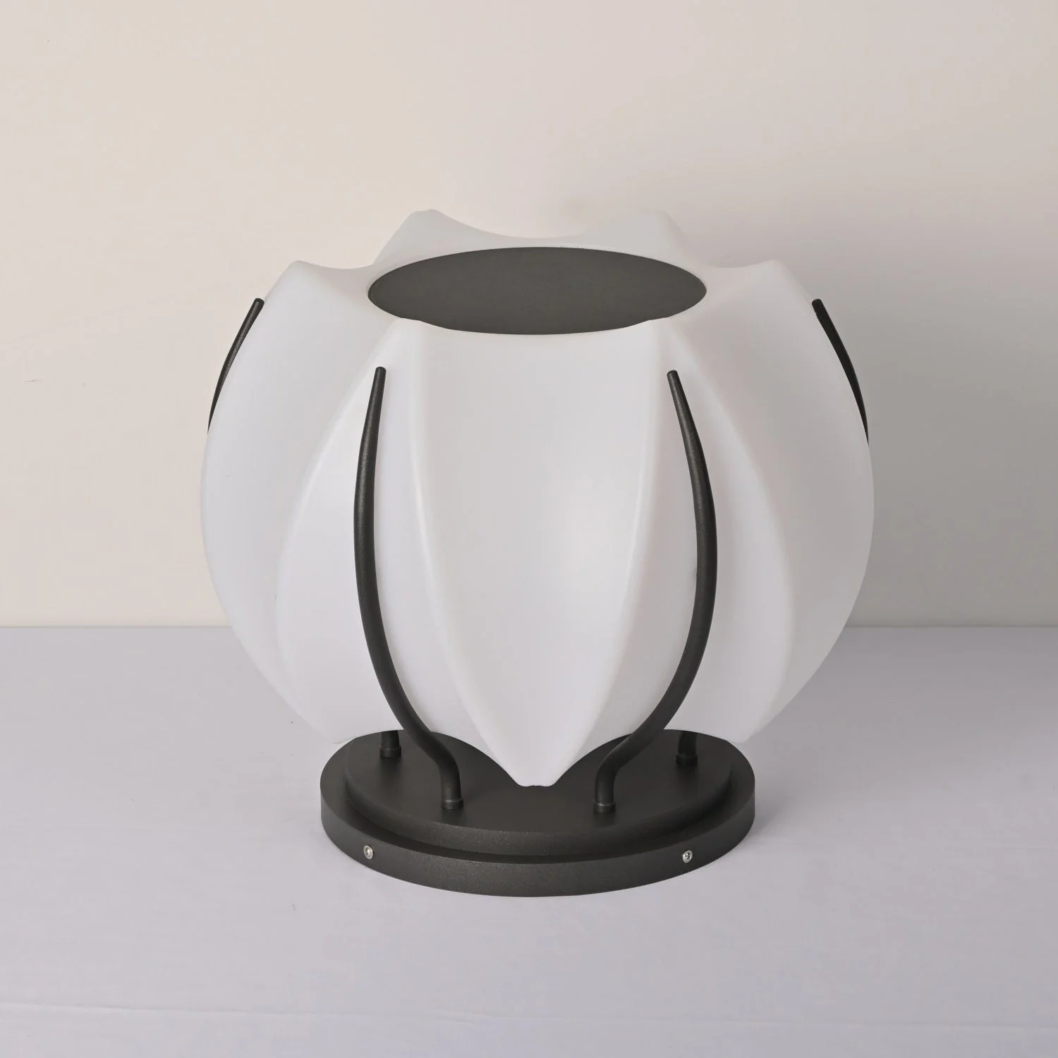 Leon Minimalist Outdoor Light - Image 6