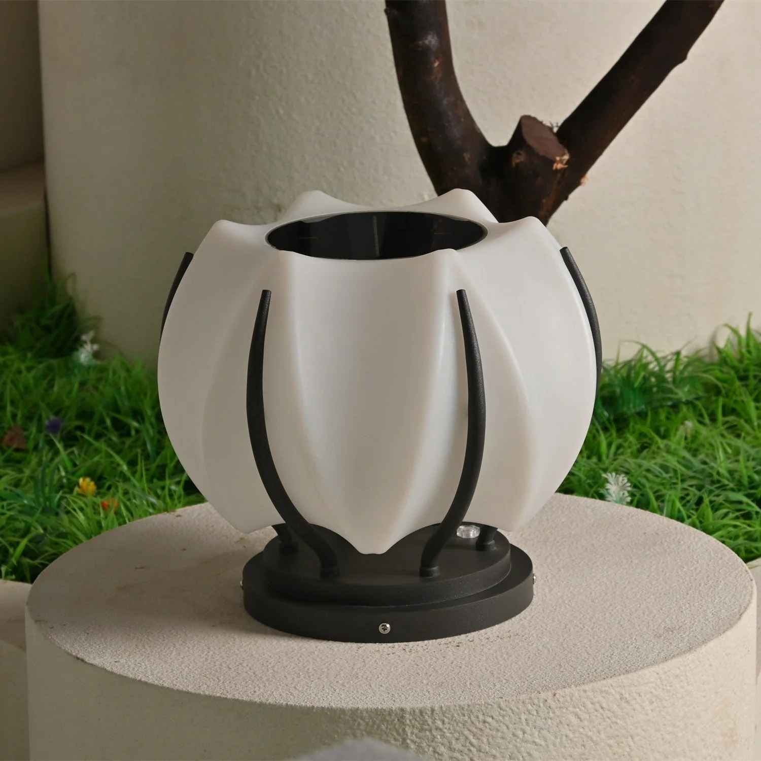Leon Minimalist Outdoor Light - Image 8