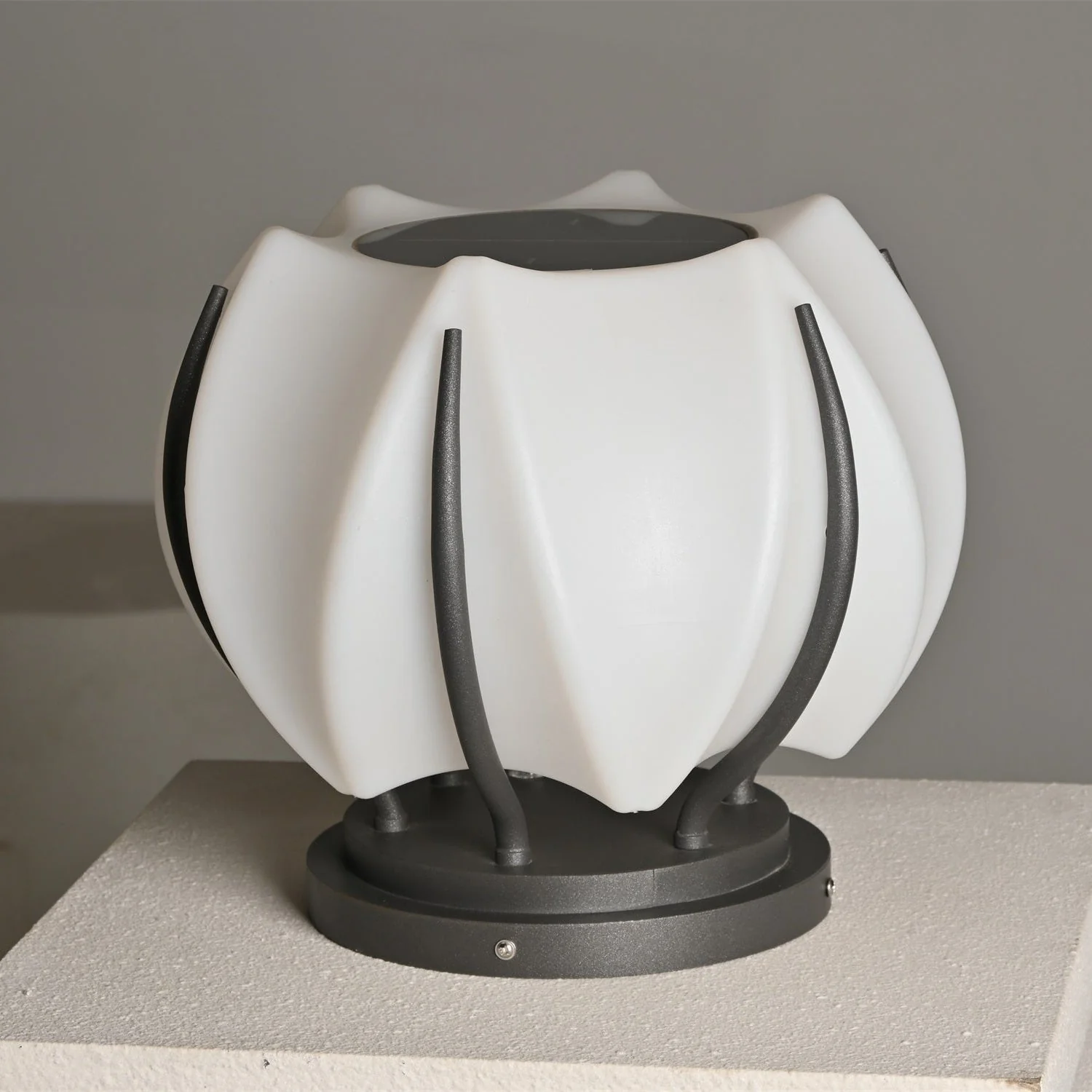 Leon Minimalist Outdoor Light - Image 9