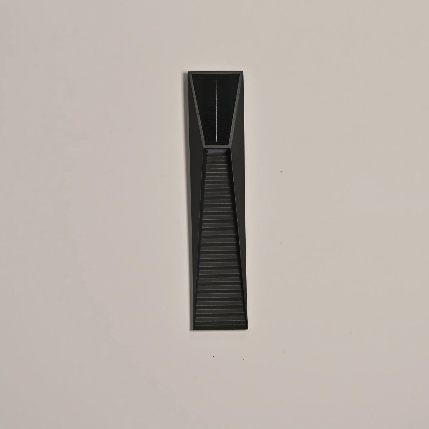 Luca Minimalist Outdoor Light - Image 7