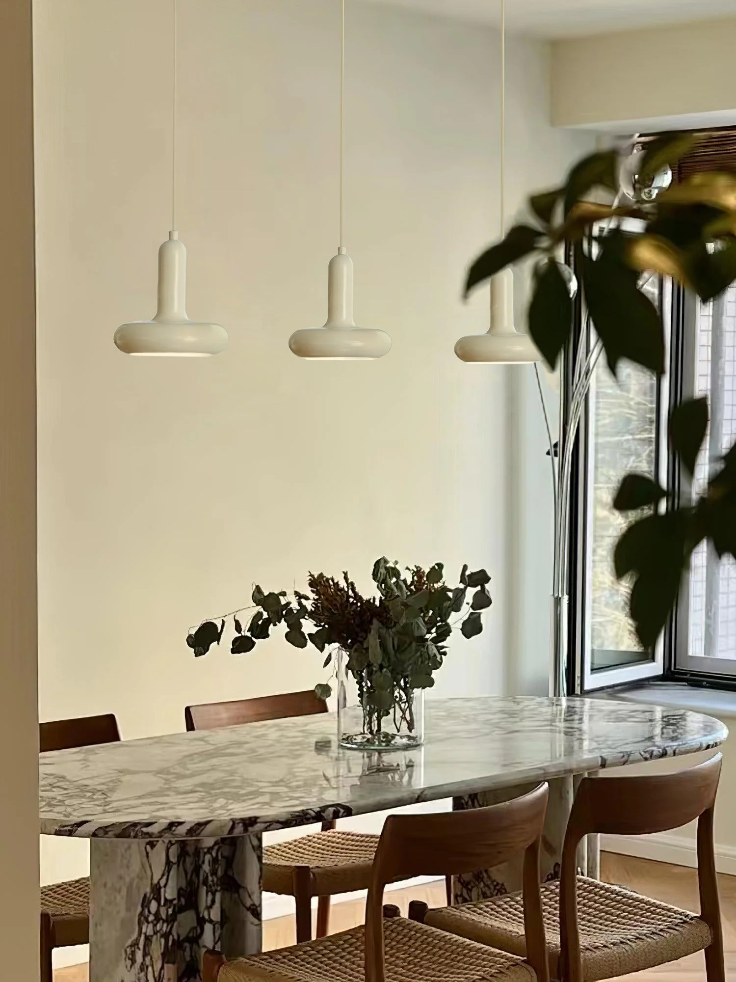 Lunaren Cozy Classic Pendant Light - Image 31