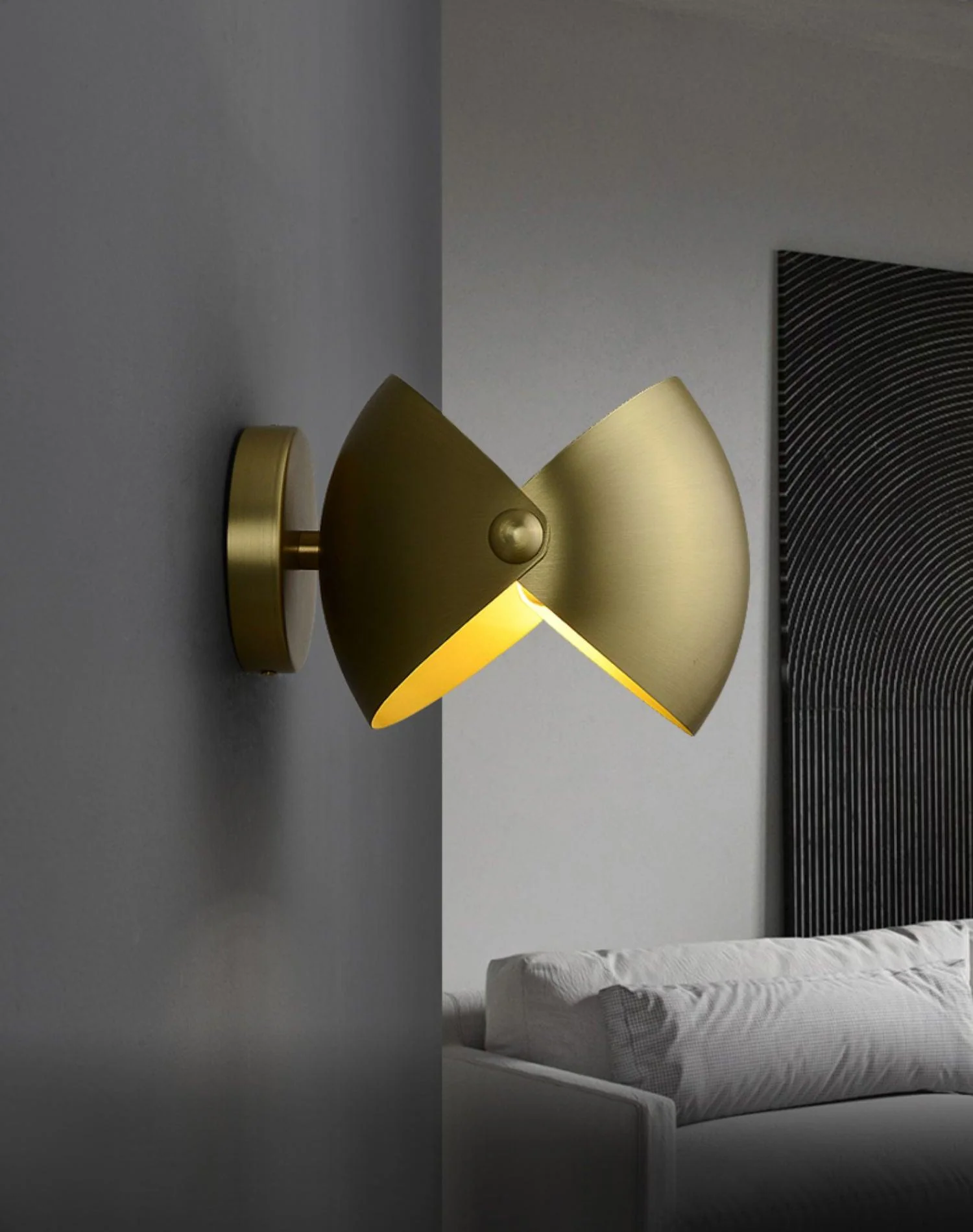 Luno Elegant Brass Wall Lamp - Image 4