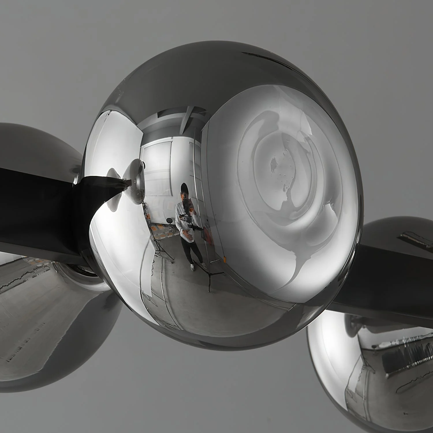 Lustra Chandelier Black Frame Smoked Glass Bold - Image 8